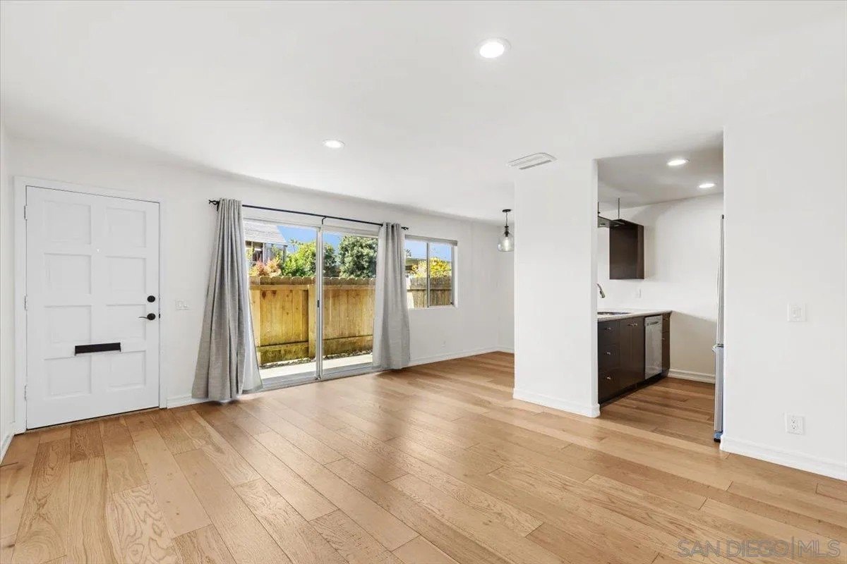 Solana Beach, California, 92075, United States, 2 Bedrooms Bedrooms, ,1 BathroomBathrooms,Residential,For Sale,1911120