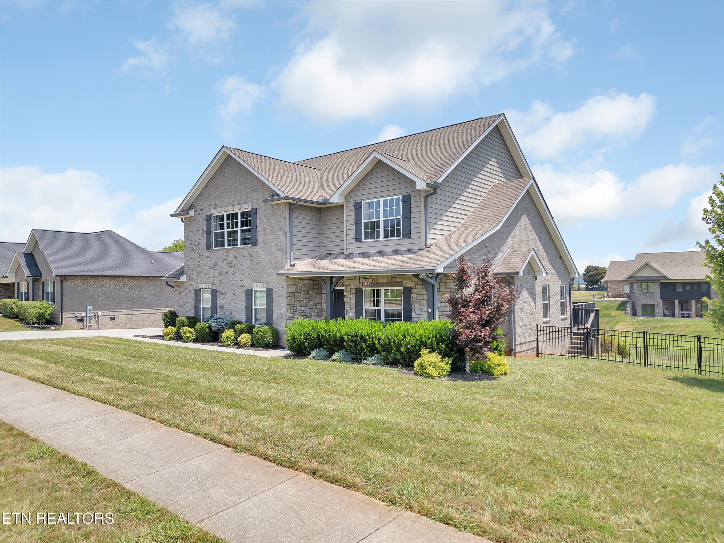 Sevierville, Tennessee, 37876, United States, 5 Bedrooms Bedrooms, ,4 BathroomsBathrooms,Residential,For Sale,1930637
