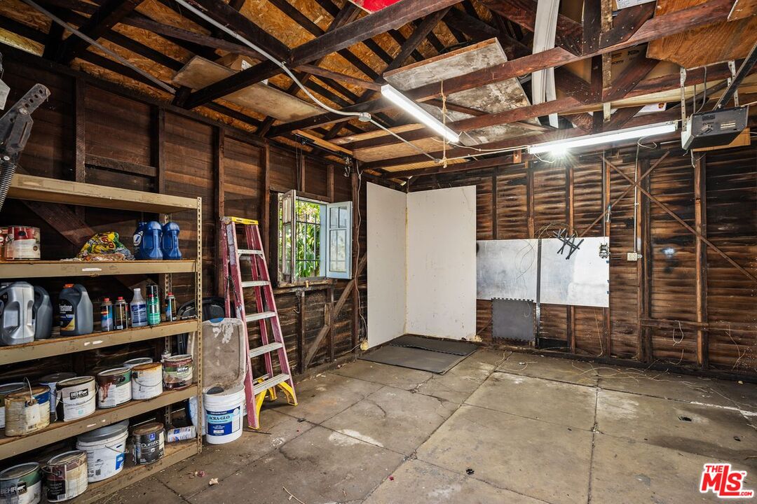 Los Angeles, California, 90004, United States, 3 Bedrooms Bedrooms, ,1 BathroomBathrooms,Residential,For Sale,1896510