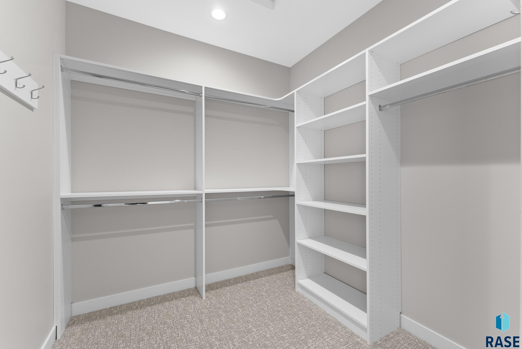 Sioux Falls, South Dakota, 57110, United States, 4 Bedrooms Bedrooms, ,3 BathroomsBathrooms,Residential,For Sale,2005284