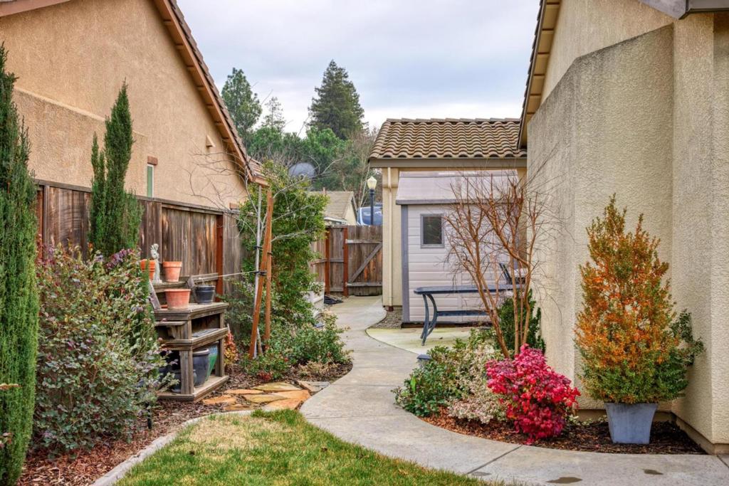Oakdale, California, 95361, United States, 4 Bedrooms Bedrooms, ,2 BathroomsBathrooms,Residential,For Sale,1981612