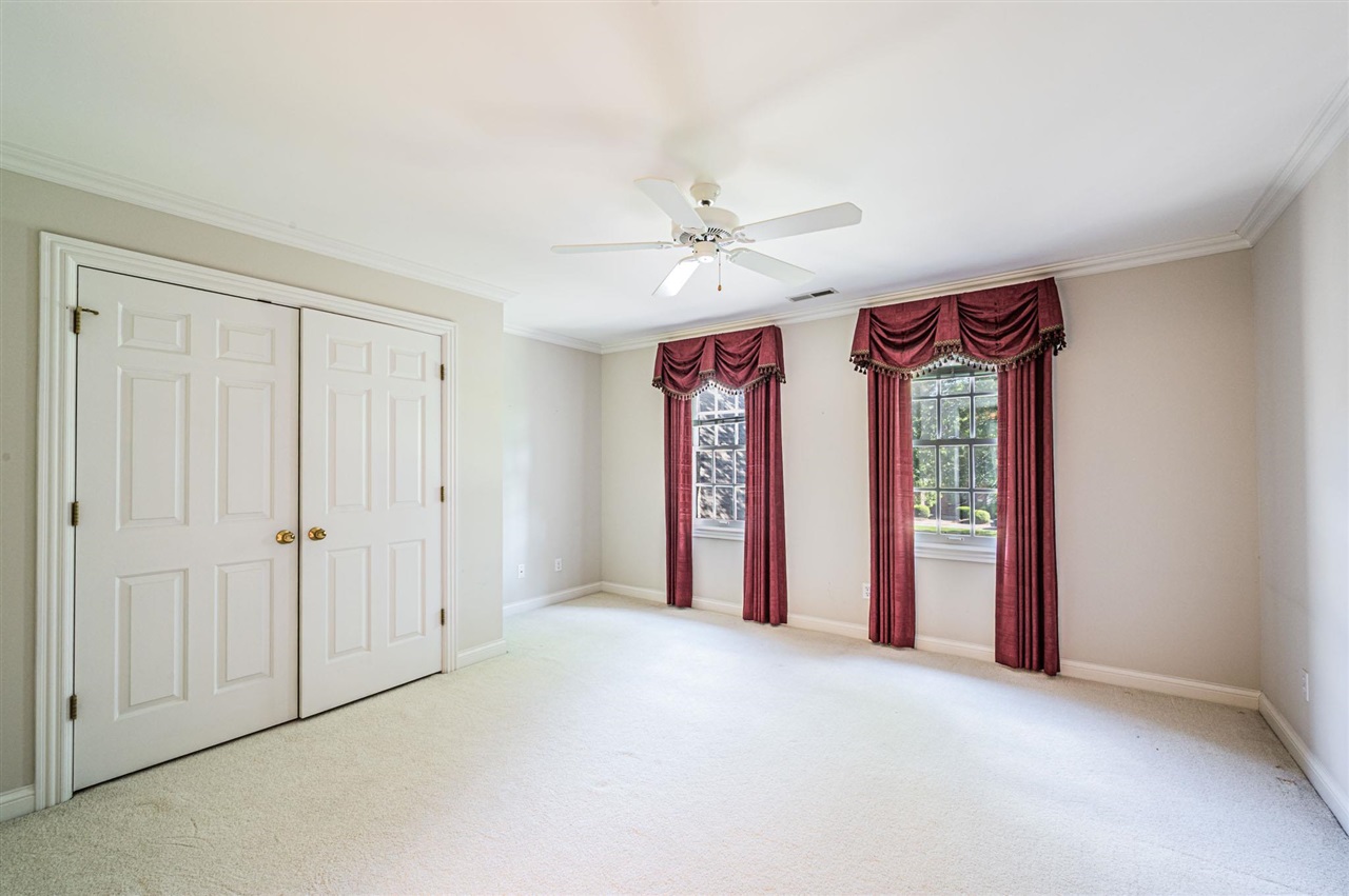 Bowling Green, Kentucky, 42103, United States, 4 Bedrooms Bedrooms, ,4 BathroomsBathrooms,Residential,For Sale,1868382
