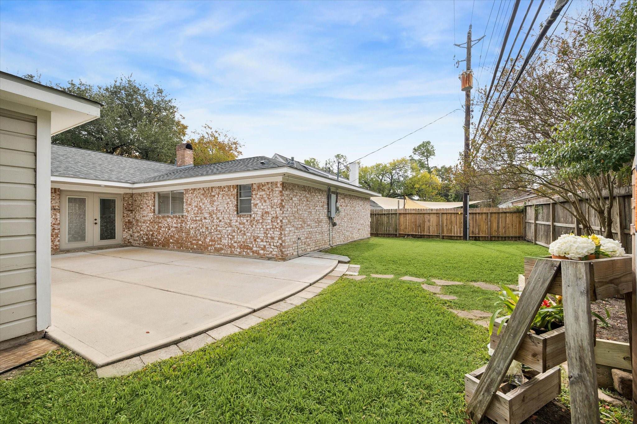 2310 Walnut Bend Lane - 物件實景