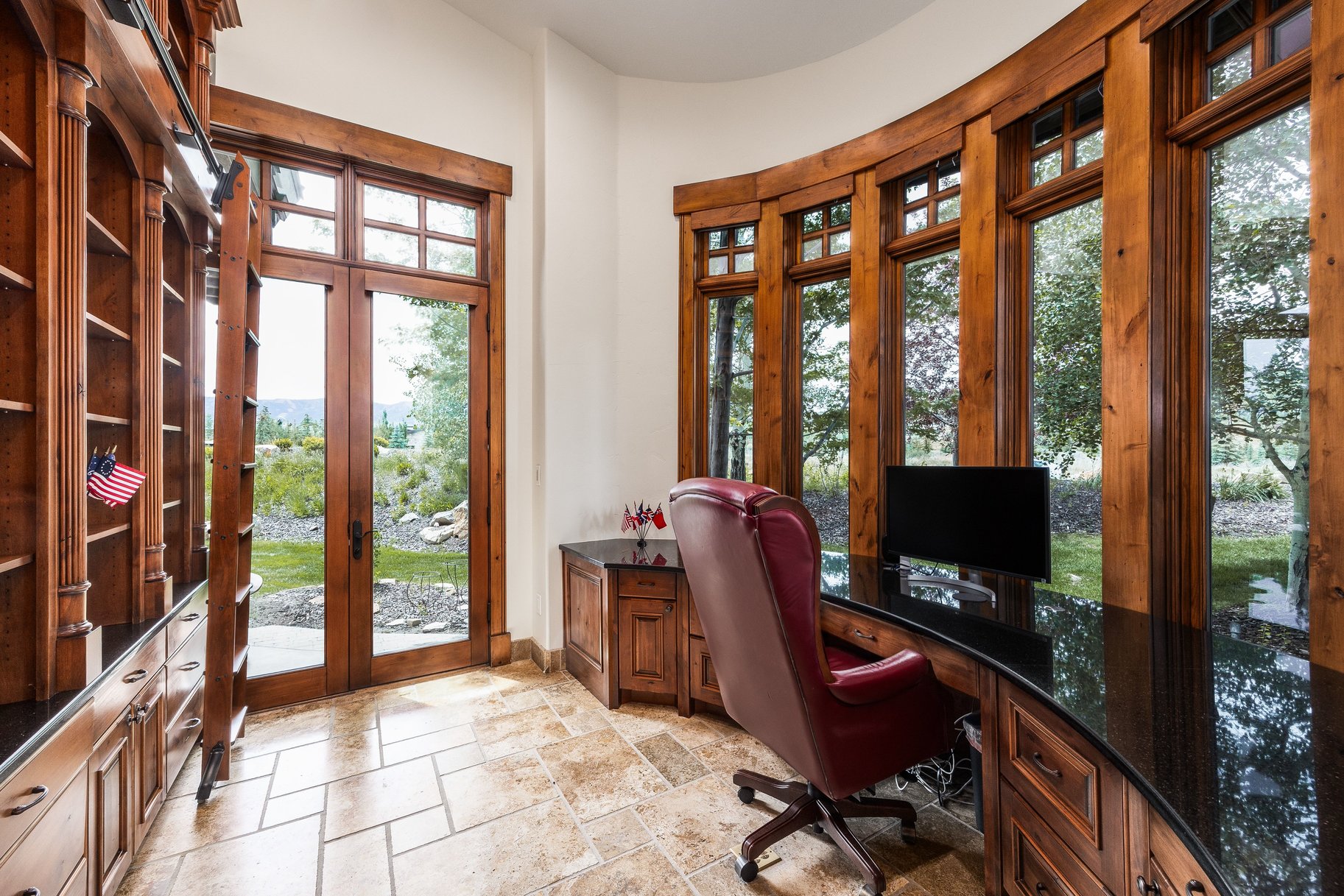  Spacious Glenwild Home with Resort Views, Private Guest Suite and Expansive Yard - 物件實景