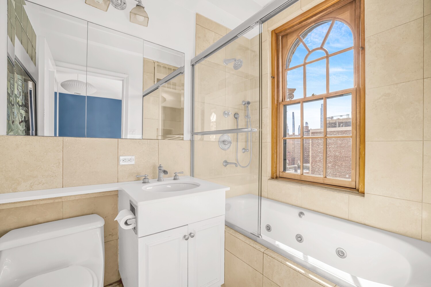 New York City, New York, 10024, United States, 3 Bedrooms Bedrooms, ,3 BathroomsBathrooms,Residential,For Sale,1986311