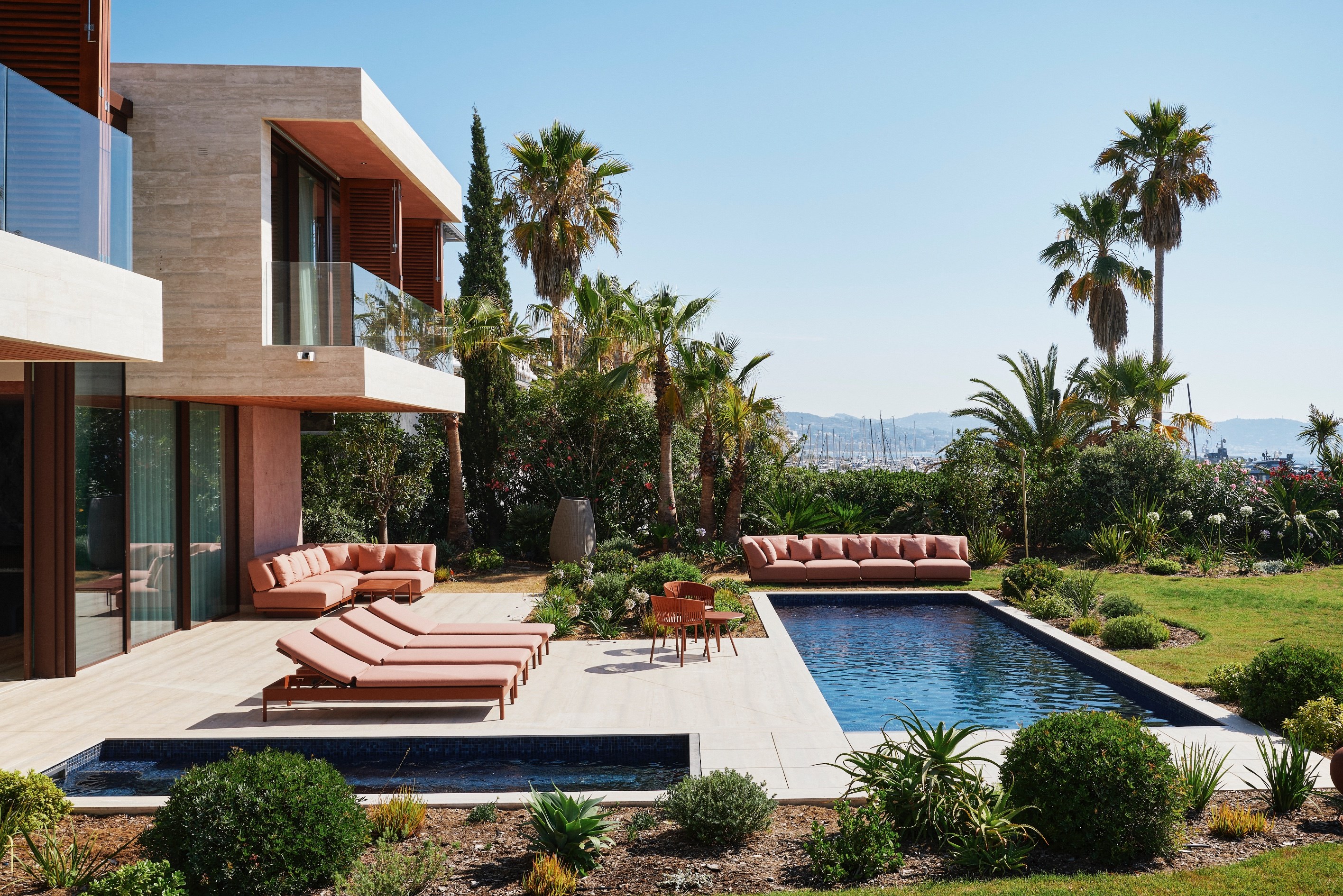  Mandelieu-la-Napoule, contemporary seafront villa with pool and Mediterranean v… - 物件實景