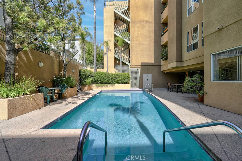 Studio City, California, 91604, United States, 2 Bedrooms Bedrooms, ,3 BathroomsBathrooms,Residential,For Sale,1847940