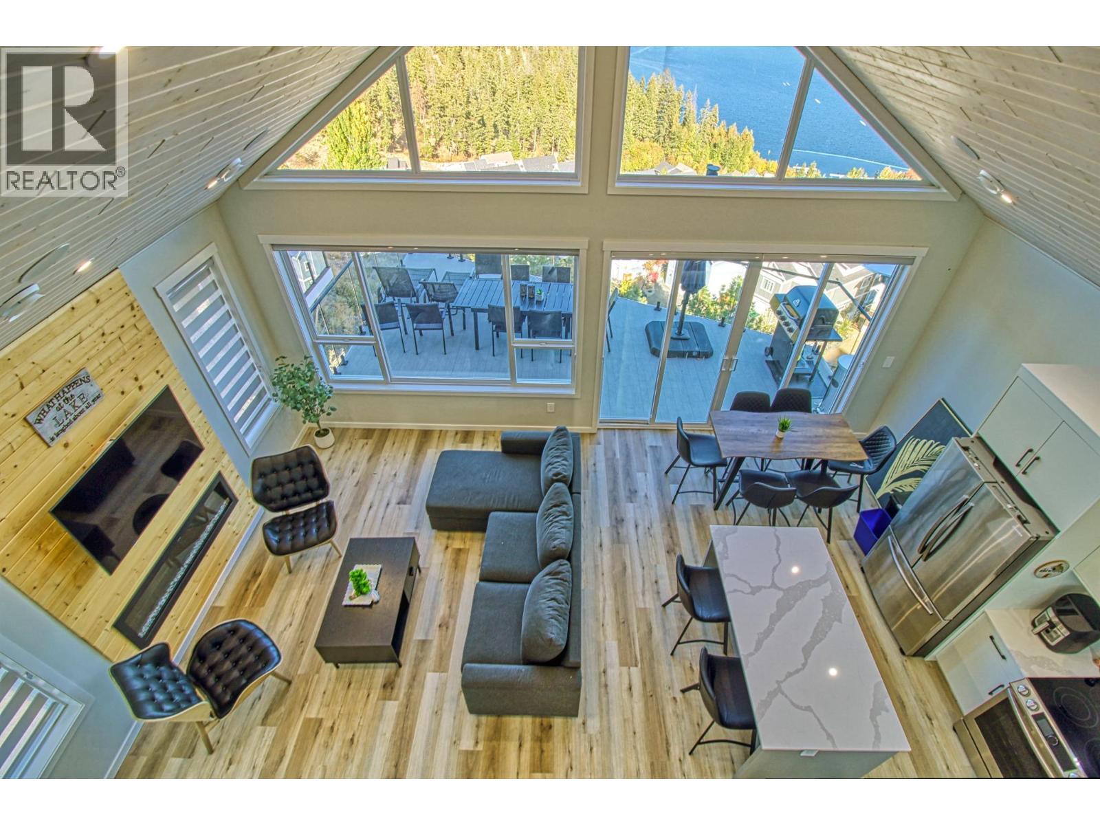KELOWNA, British Columbia, V1Z 3R8, CA, 3 Bedrooms Bedrooms, ,2 BathroomsBathrooms,Residential,For Sale,1918397