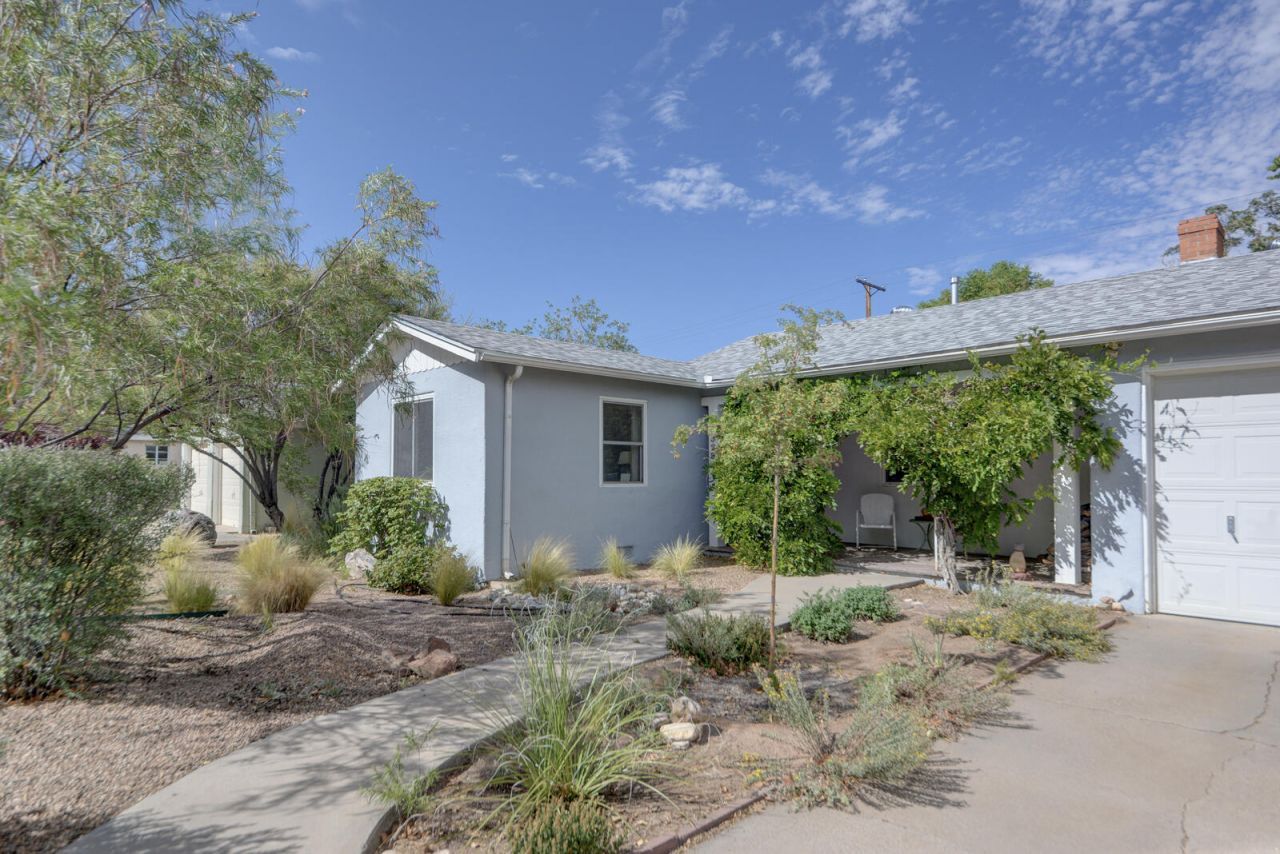 Montclaire Dr, Albuquerque, NM 87108