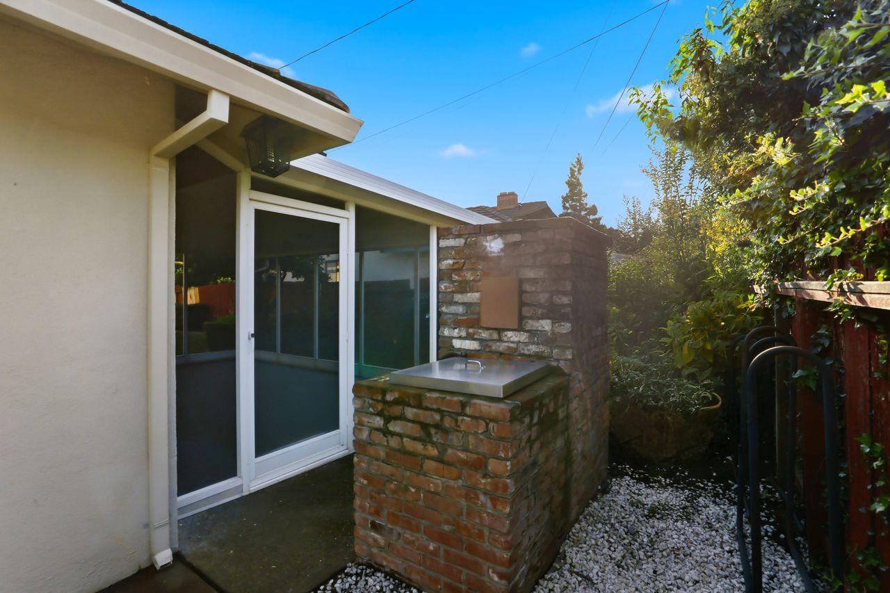 Sacramento, California, 95822, United States, 3 Bedrooms Bedrooms, ,2 BathroomsBathrooms,Residential,For Sale,1989013