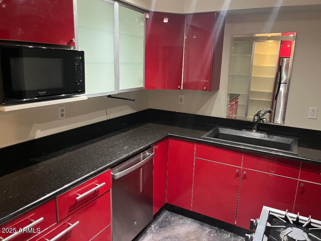 Phoenix, Arizona, 85014, United States, 3 Bedrooms Bedrooms, ,3 BathroomsBathrooms,Residential,For Sale,1985415