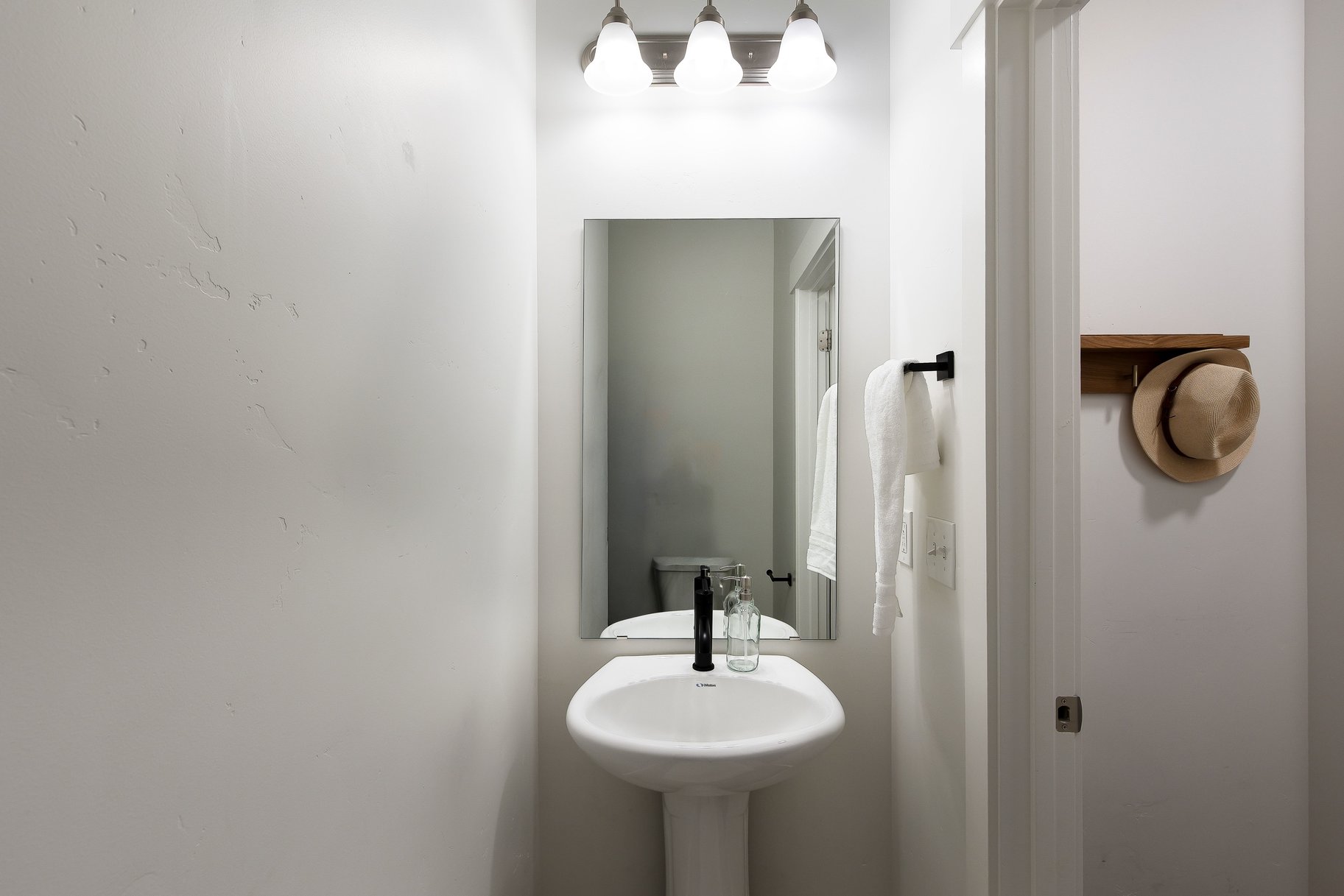 Stylish End-Unit Townhome - 物件實景