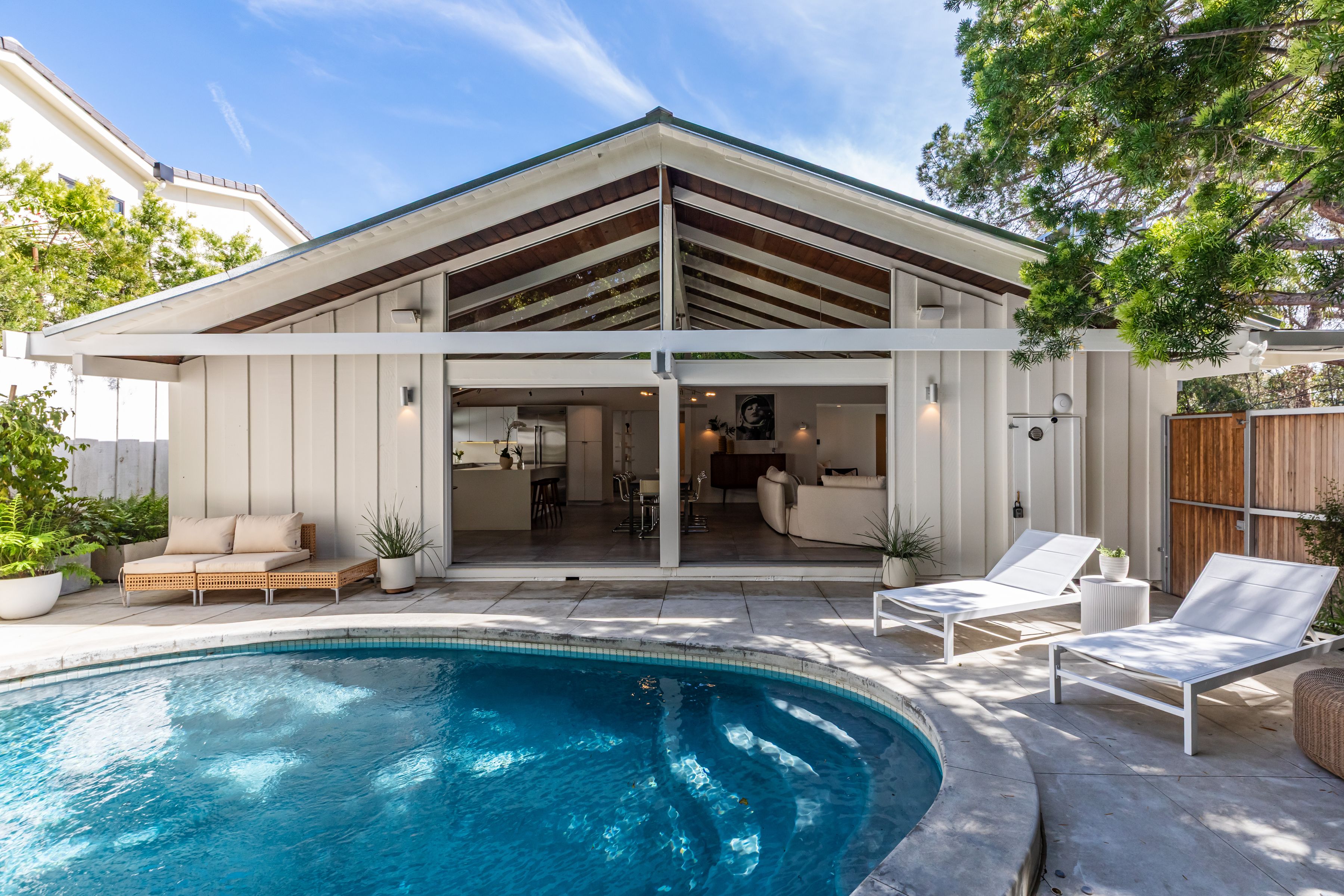  586 Lorna Lane - 物件實景