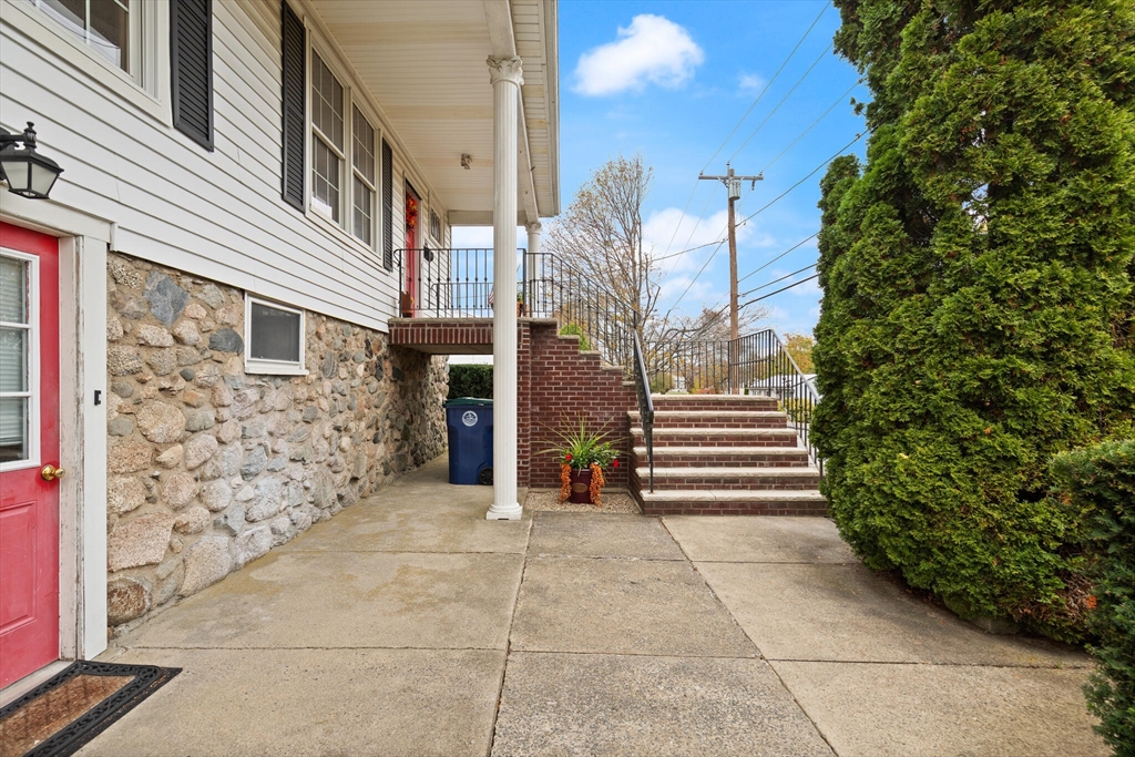 Salem, Massachusetts, 01970, United States, 3 Bedrooms Bedrooms, ,1 BathroomBathrooms,Residential,For Sale,1988229