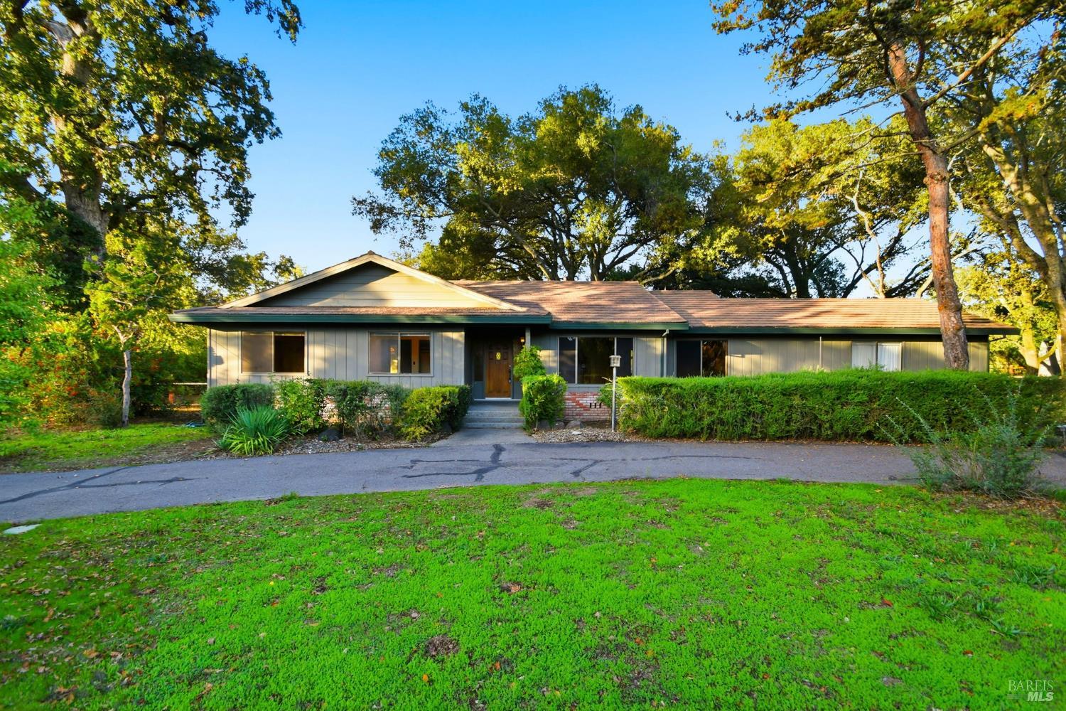 Glen Ellen, California, 95442, United States, 3 Bedrooms Bedrooms, ,3 BathroomsBathrooms,Residential,For Sale,1989437