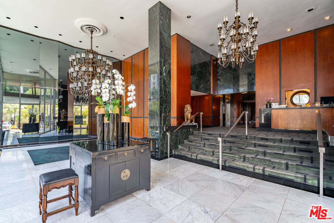 Los Angeles, California, 90024, United States, 2 Bedrooms Bedrooms, ,2 BathroomsBathrooms,Residential,For Sale,1891333