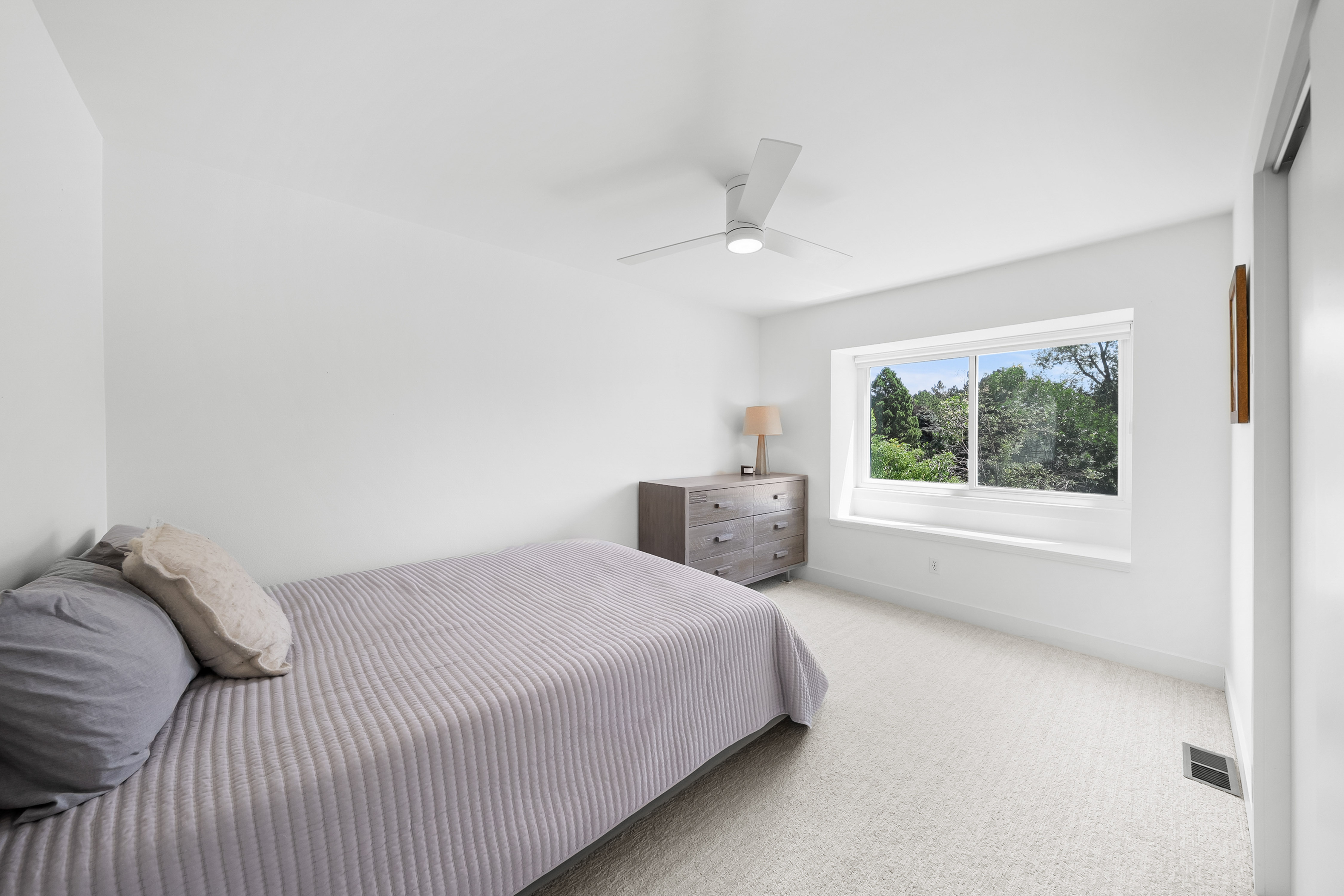  Beautiful Updated Home Located in Highly Sought-After Arapahoe Lake Neighborhood - 物件實景