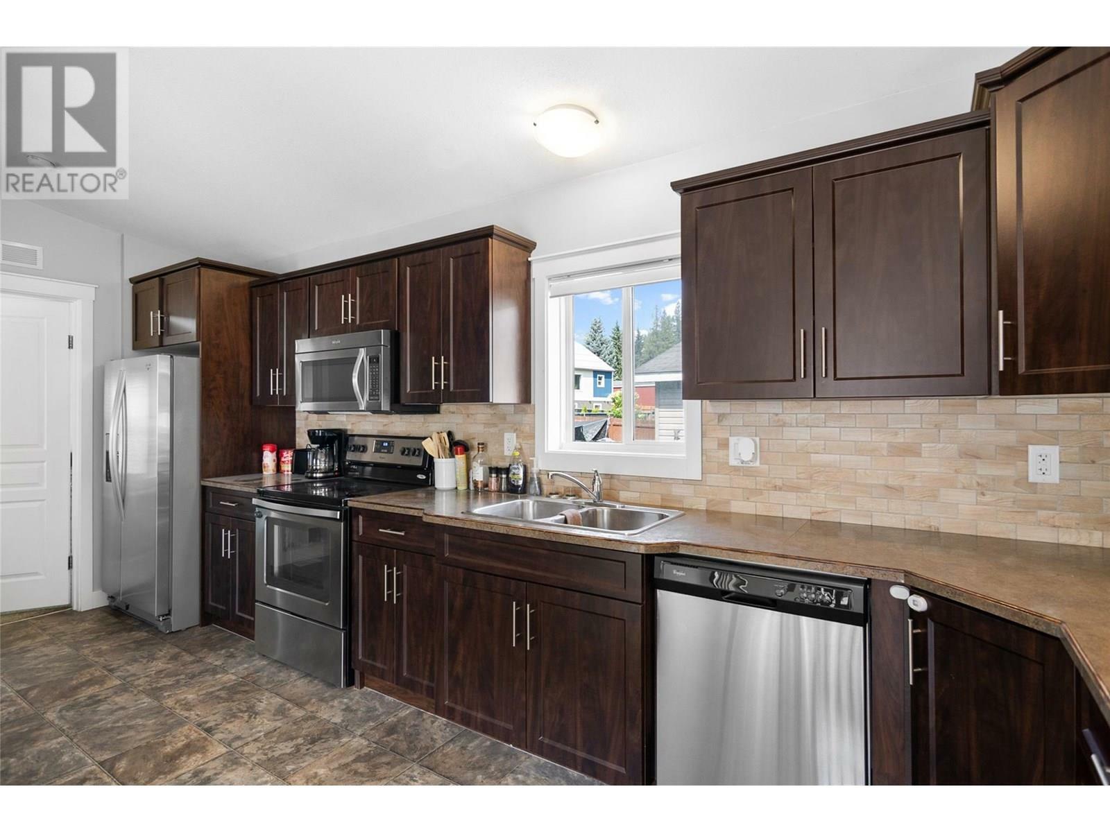 REVELSTOKE, British Columbia, V0E 2S1, CA, 2 Bedrooms Bedrooms, ,2 BathroomsBathrooms,Residential,For Sale,1874403