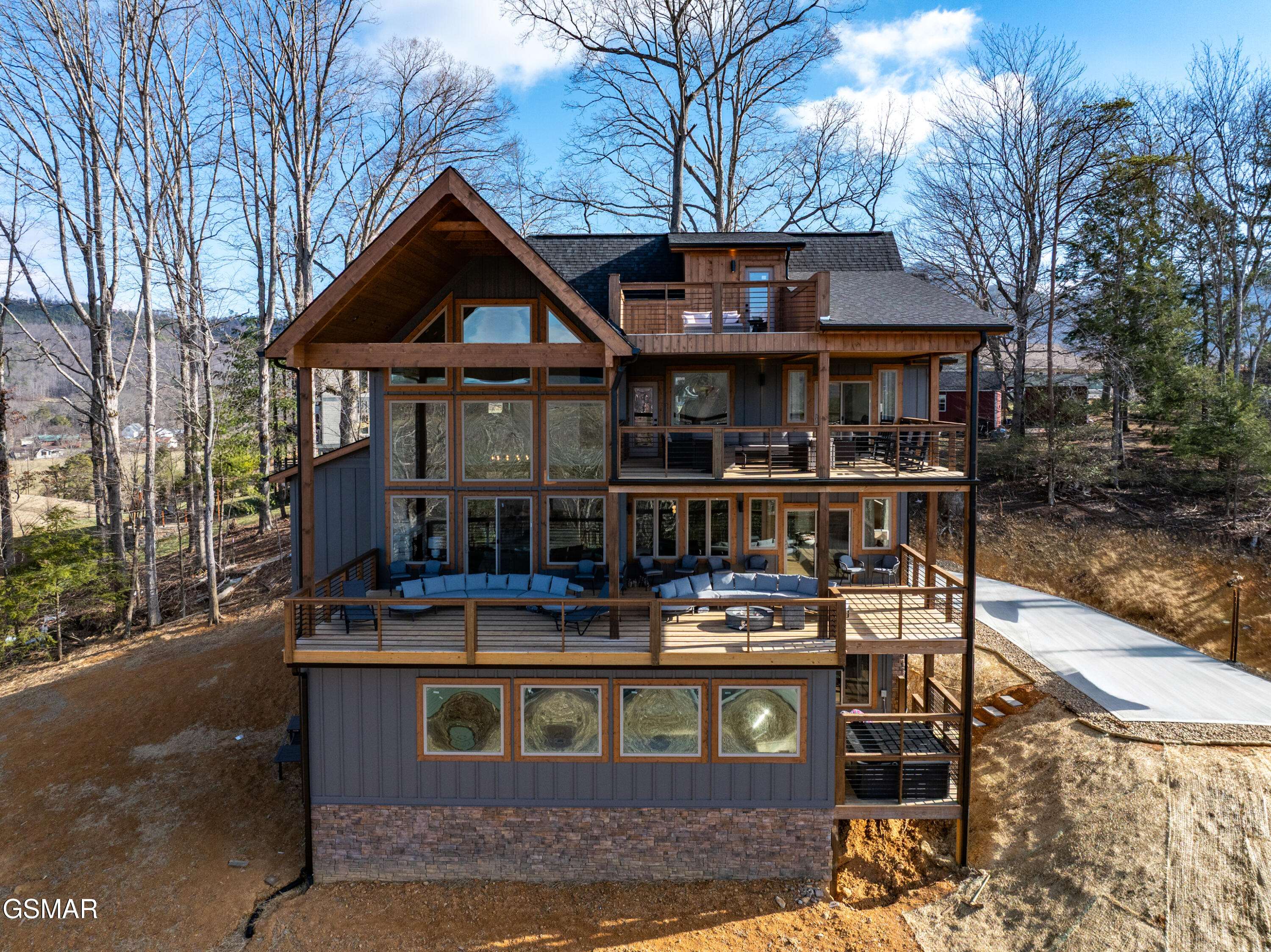 Sevierville, Tennessee, 37862, United States, 5 Bedrooms Bedrooms, ,7 BathroomsBathrooms,Residential,For Sale,2008149