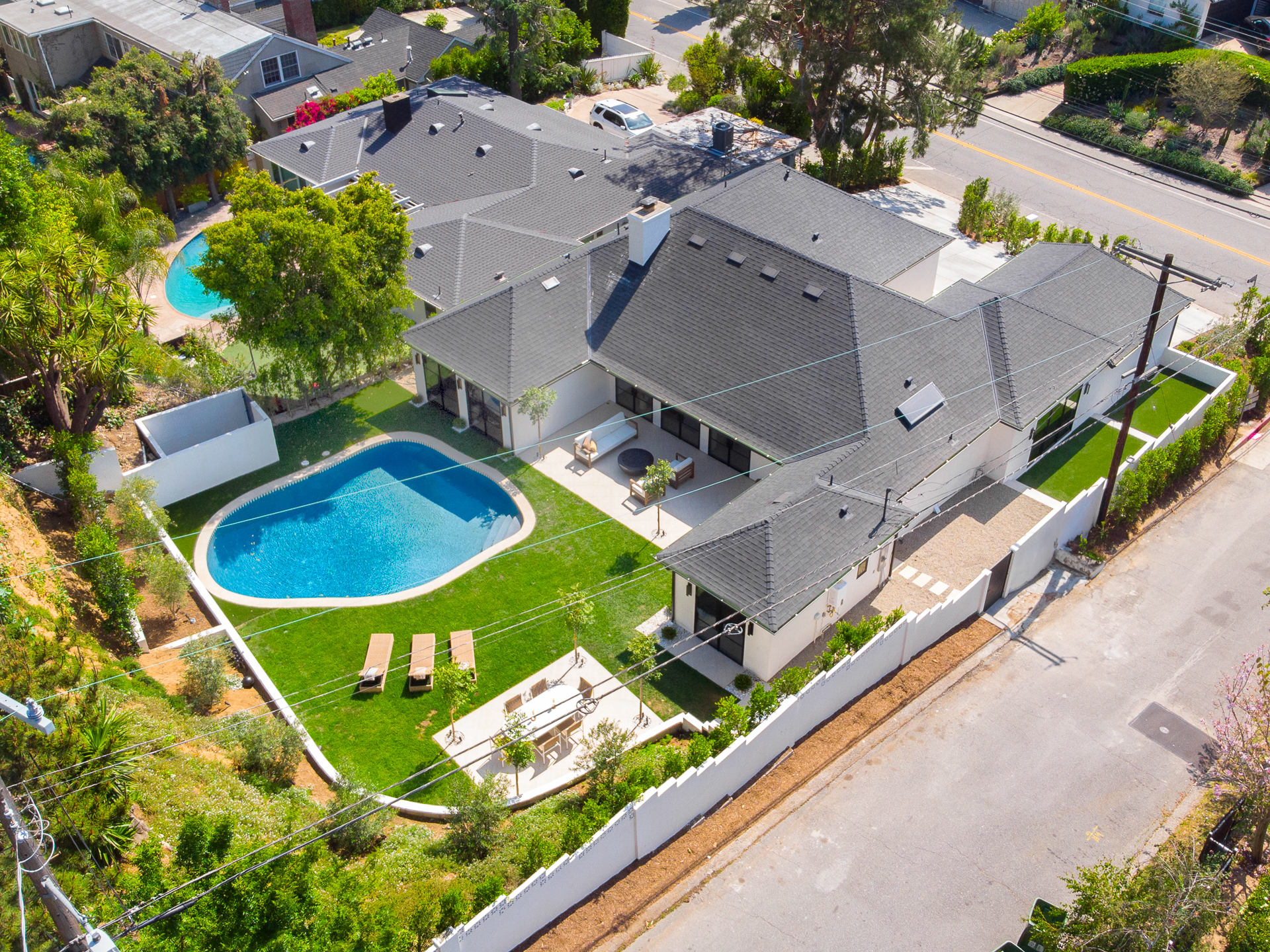  2288 Coldwater Canyon Dr - 物件實景