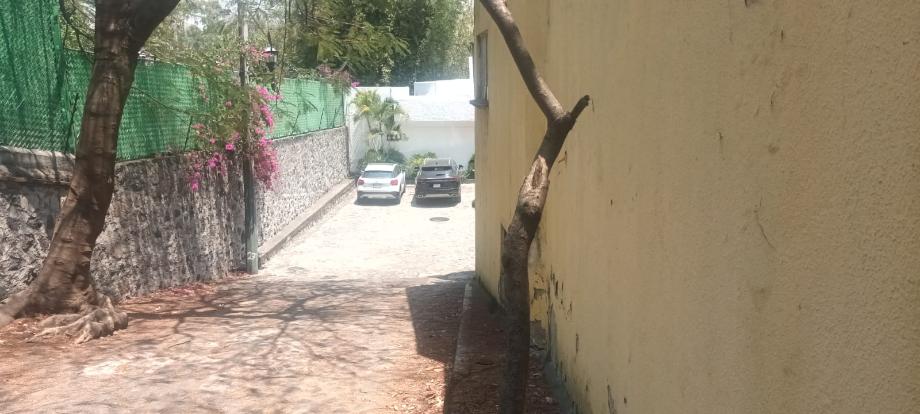 Fraccionamiento Las Quintas, Calle 4.5, Cuernavaca, Morelos, 62446, Mexico, 3 Bedrooms Bedrooms, ,4 BathroomsBathrooms,Residential,For Sale,Fraccionamiento Las Quintas, Calle 4.5,1614358