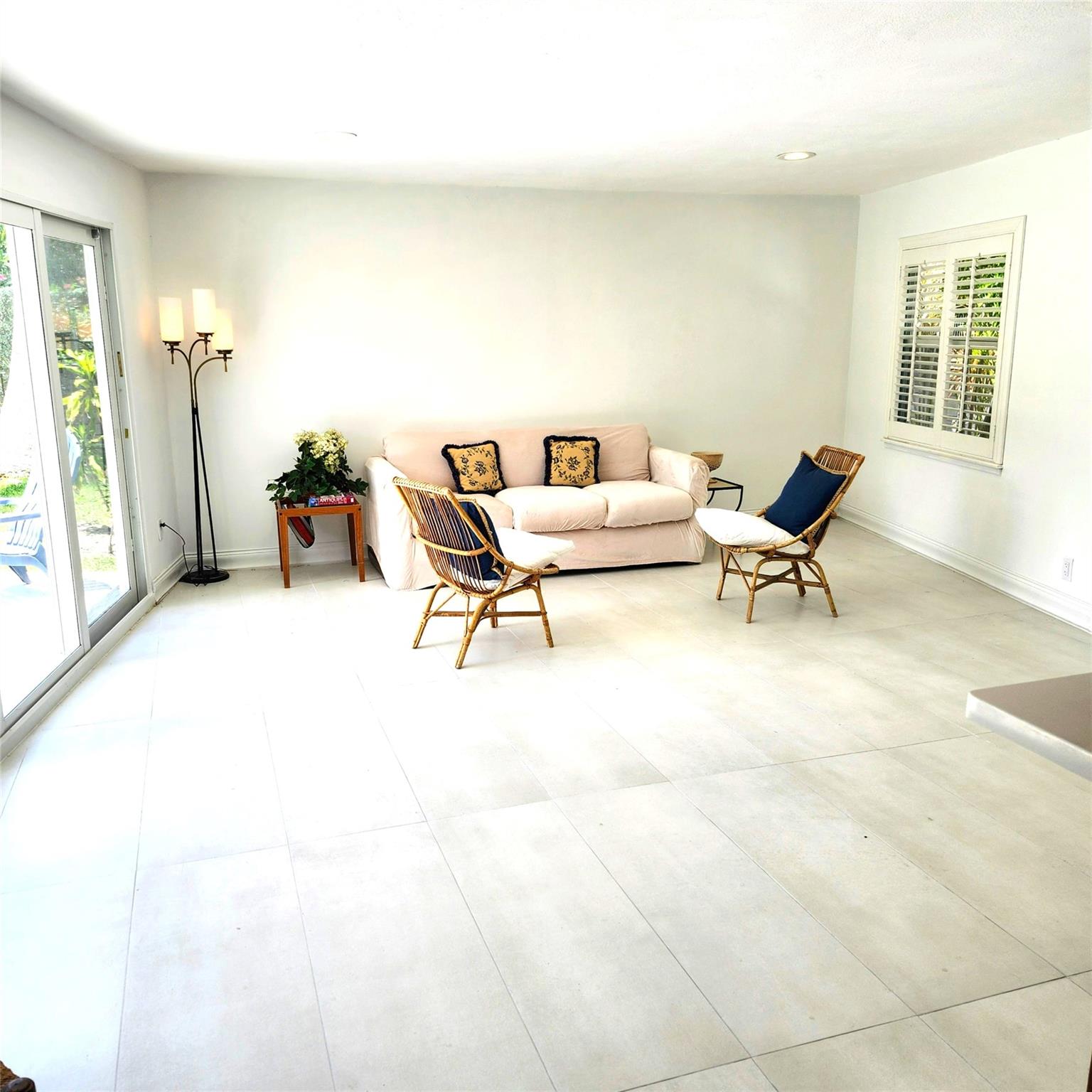 Lake Worth, Florida, 33460, United States, 2 Bedrooms Bedrooms, ,2 BathroomsBathrooms,Residential,For Sale,1942994