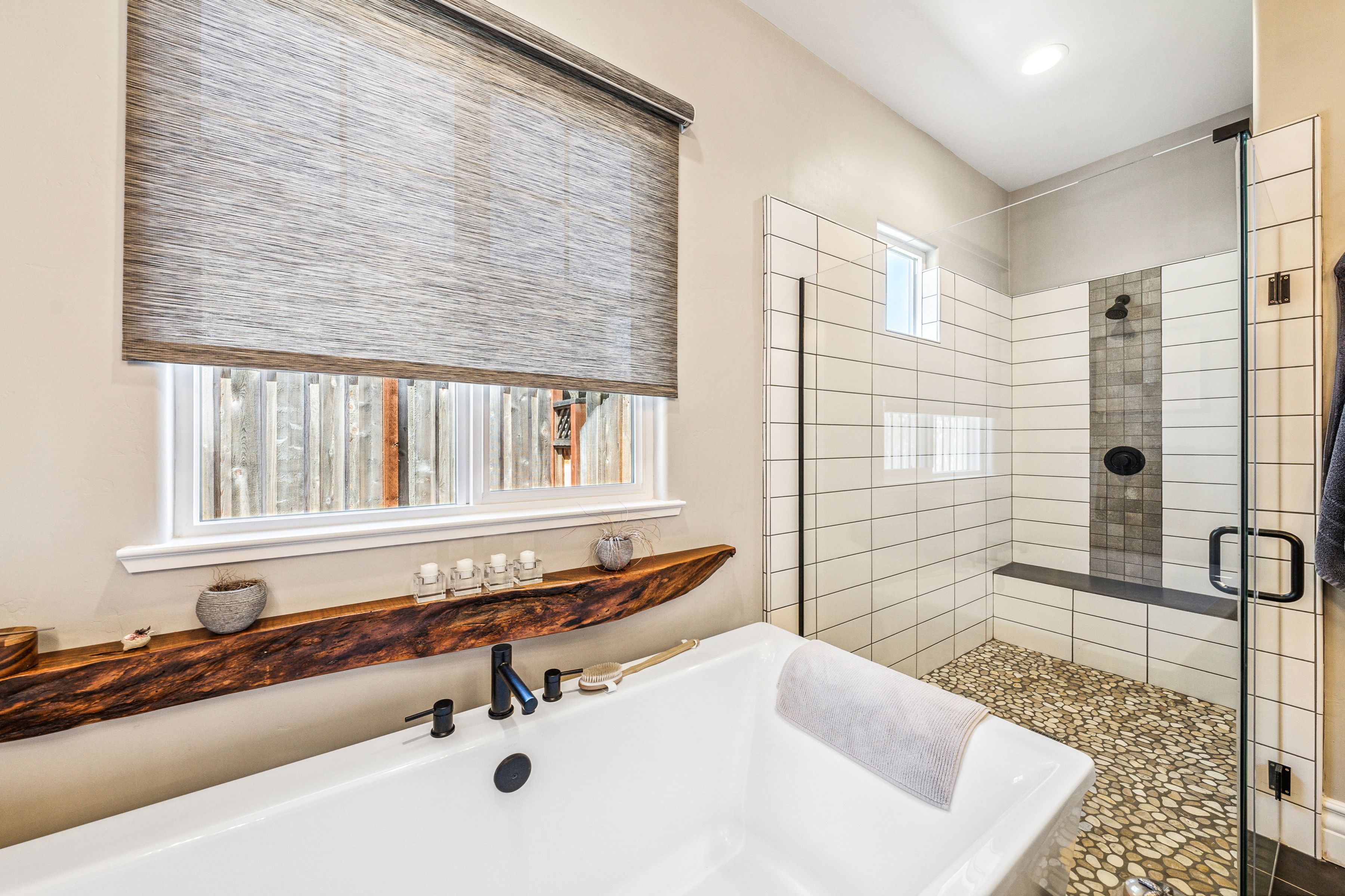  3007 Bluffs Drive - 物件實景