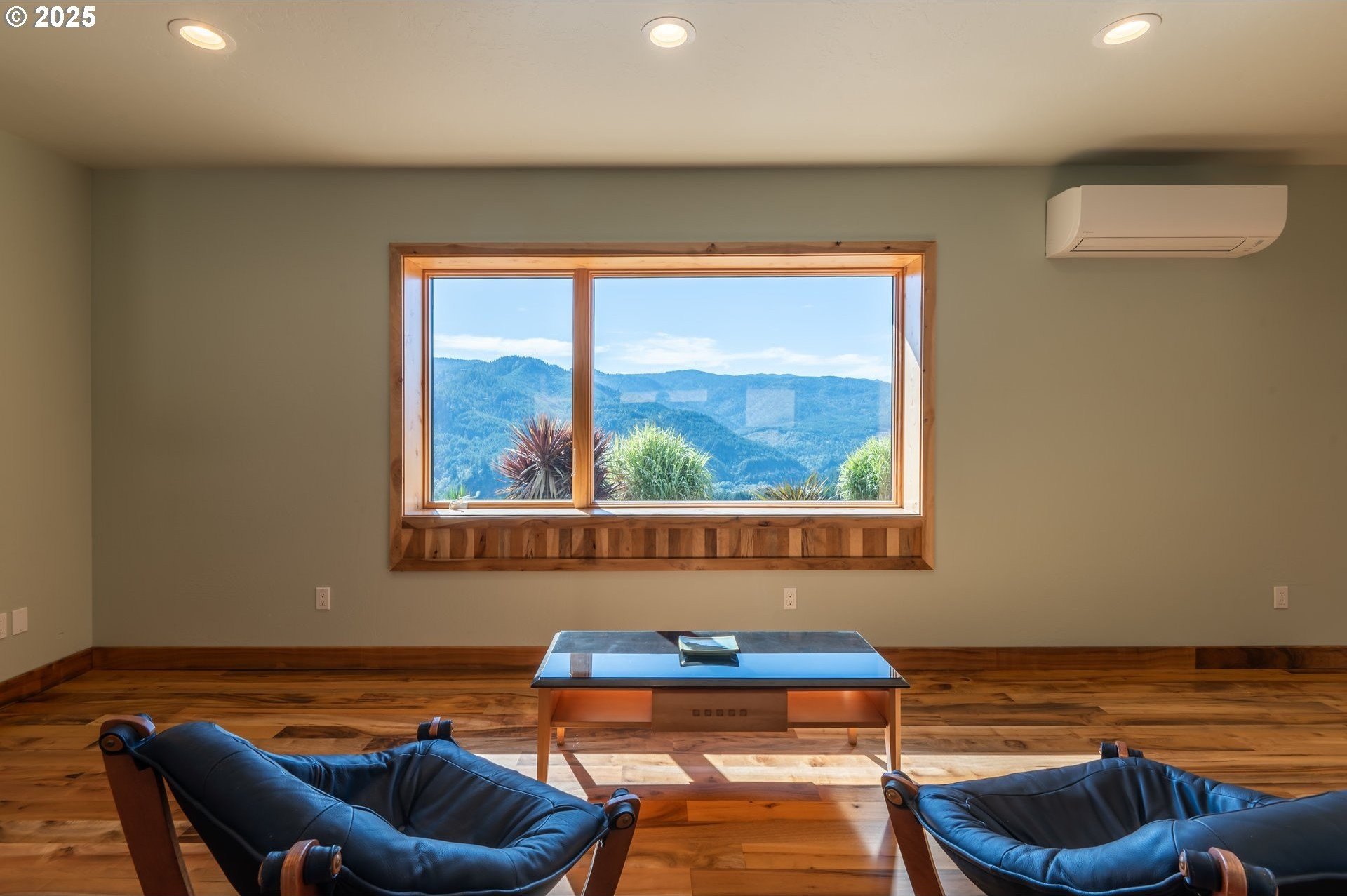 Gold Beach, Oregon, 97444, United States, 2 Bedrooms Bedrooms, ,3 BathroomsBathrooms,Residential,For Sale,1904307