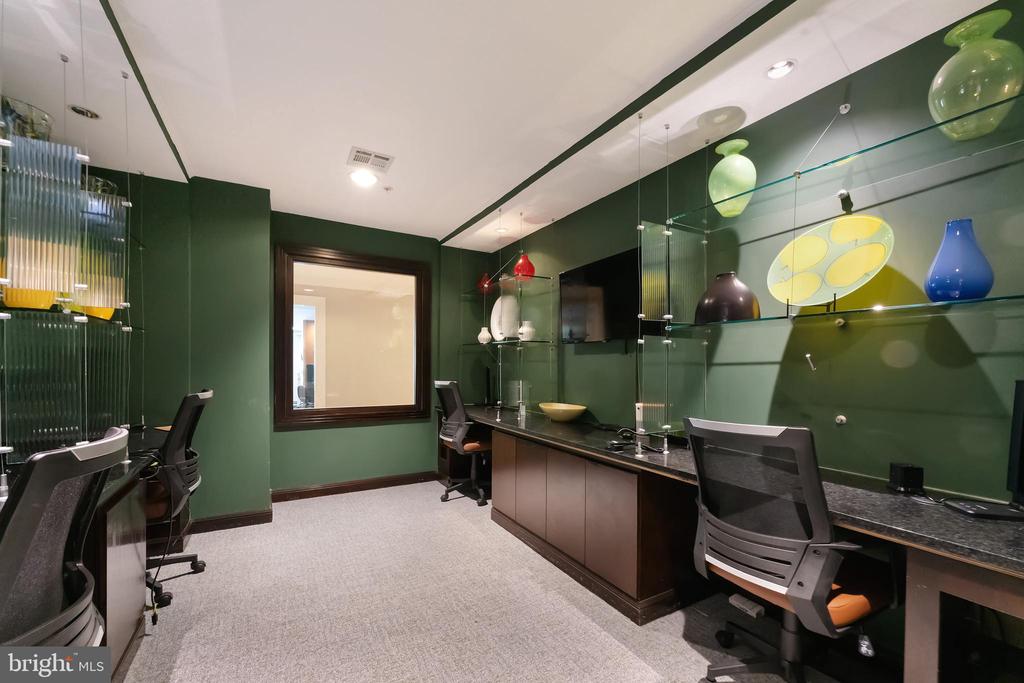 Reston, Virginia, 20190, United States, 2 Bedrooms Bedrooms, ,2 BathroomsBathrooms,Residential,For Sale,1904238