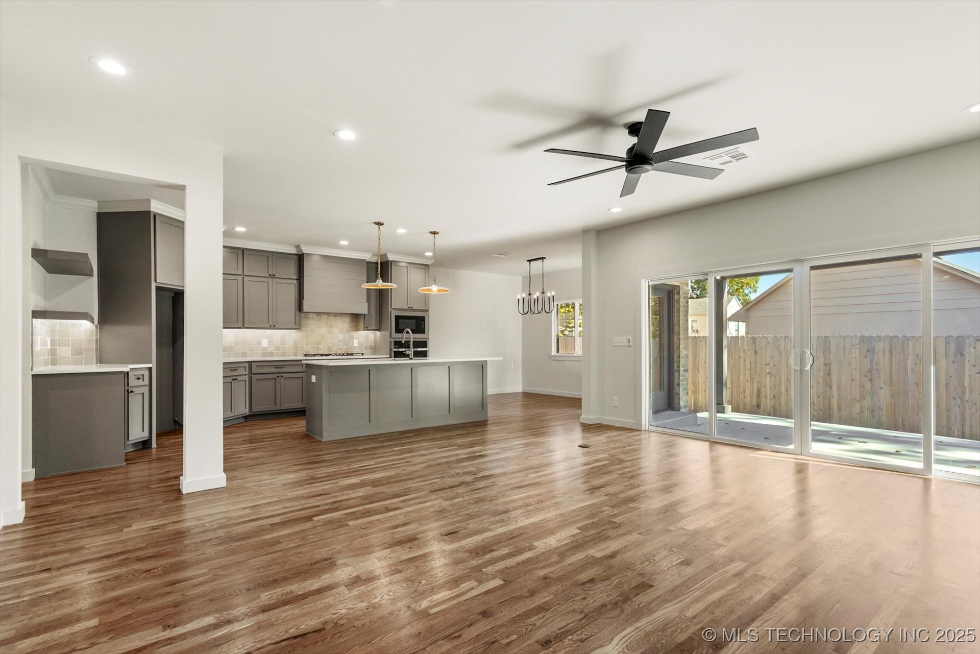 Broken Arrow, Oklahoma, 74012, United States, 5 Bedrooms Bedrooms, ,3 BathroomsBathrooms,Residential,For Sale,1991431