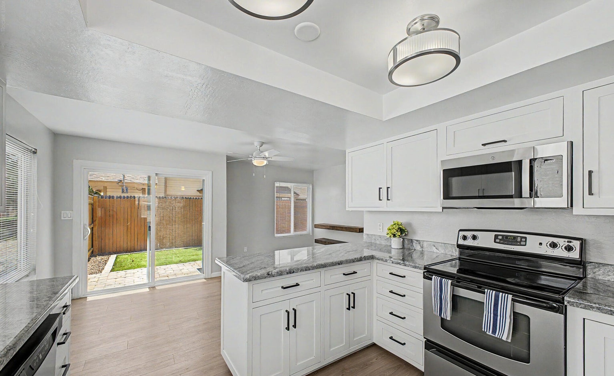  2455 E Broadway Road  Mesa, AZ - 物件實景
