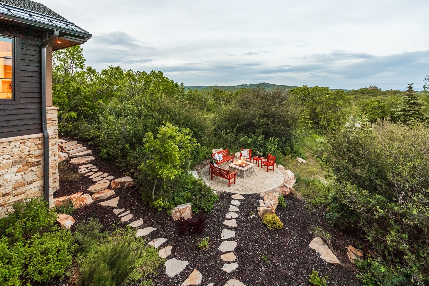  Luxury Custom Home in the Coveted Woods of Parleys Lane - 物件實景