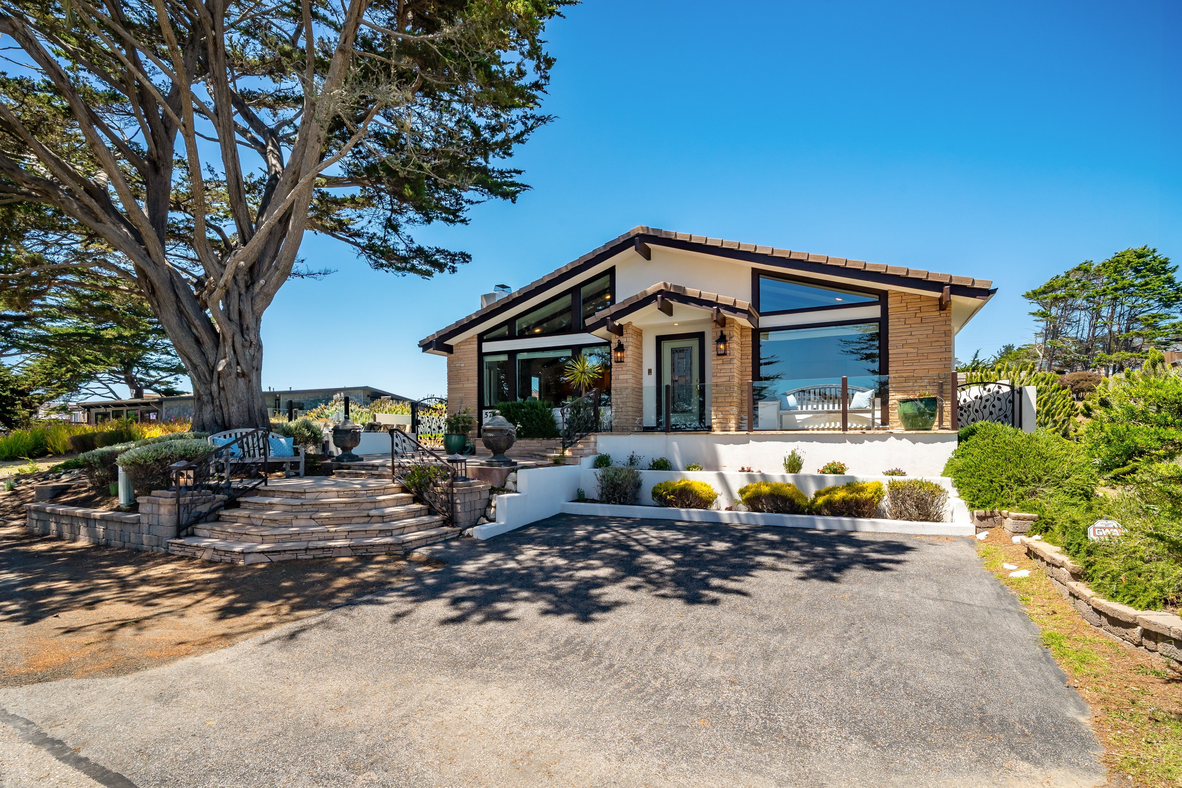  Rare Single-Level Oceanfront Retreat on World-Famous Moonstone Beach - 物件實景