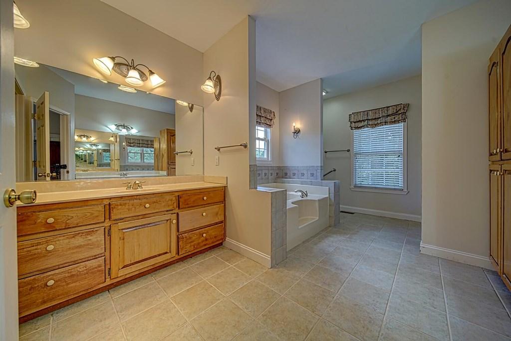 Blairsville, Georgia, 30512, United States, 5 Bedrooms Bedrooms, ,4 BathroomsBathrooms,Residential,For Sale,1770772