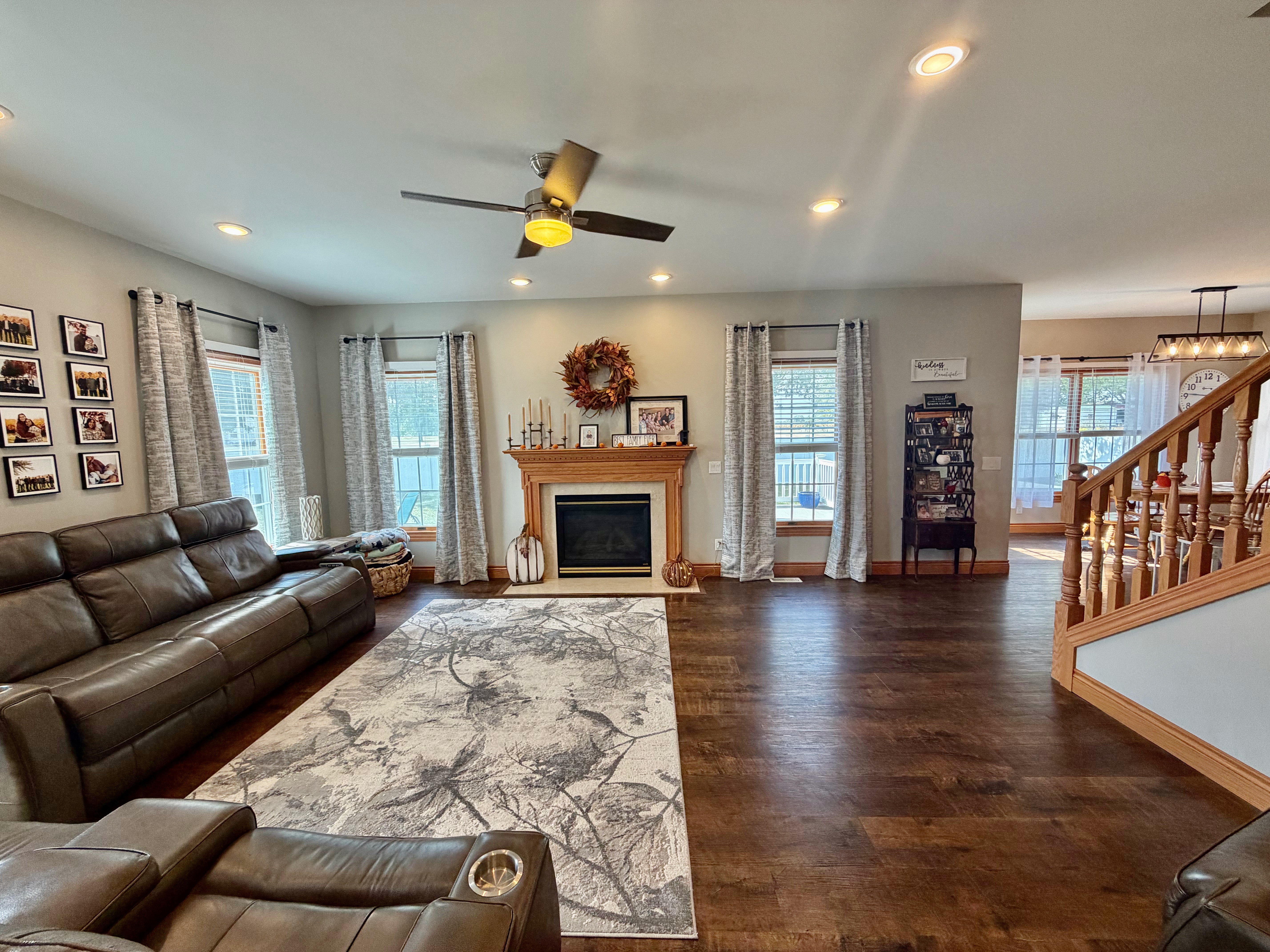 Effingham, Illinois, 62401, United States, 5 Bedrooms Bedrooms, ,5 BathroomsBathrooms,Residential,For Sale,1981428