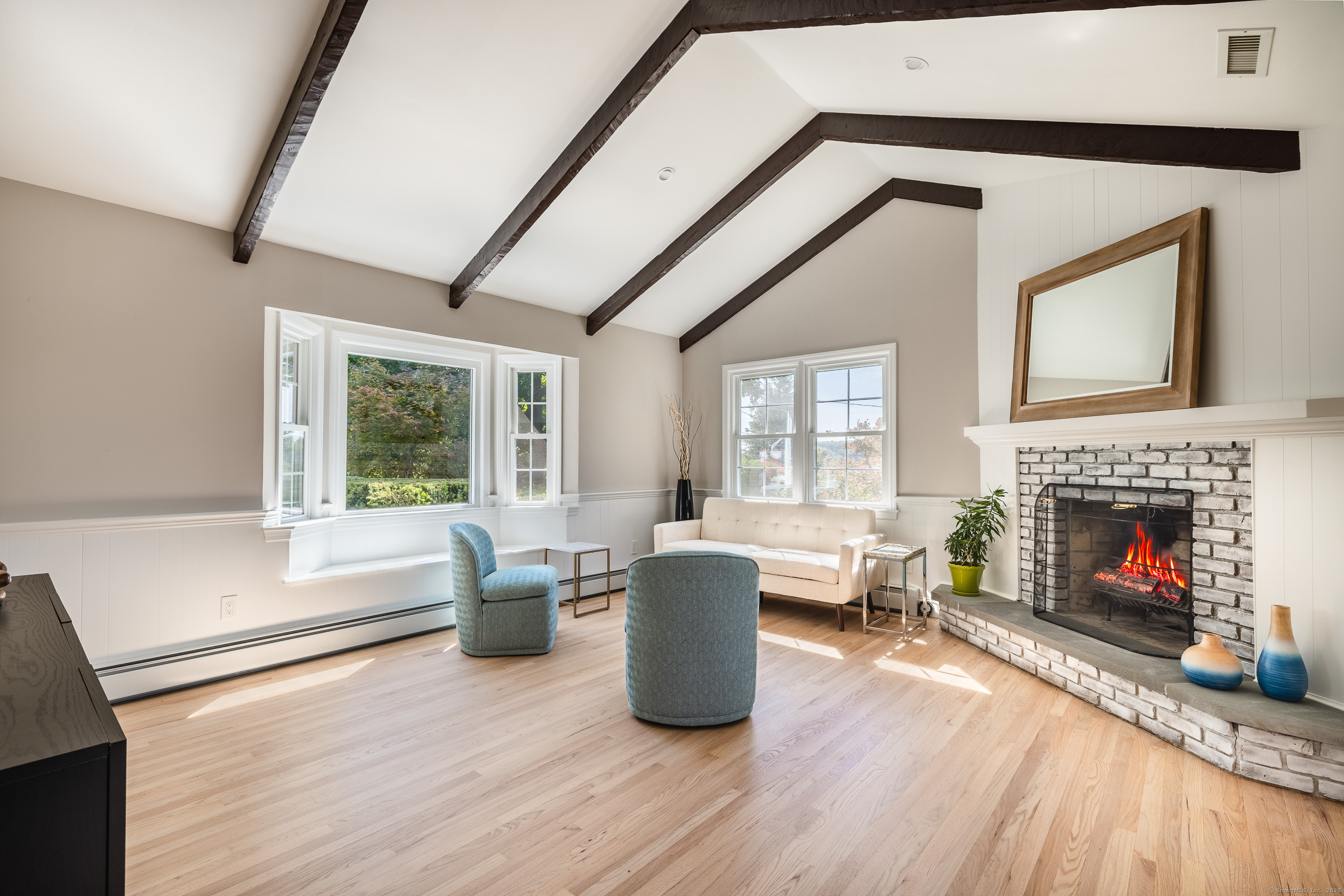 Brookfield, Connecticut, 06804, United States, 3 Bedrooms Bedrooms, ,4 BathroomsBathrooms,Residential,For Sale,1940398