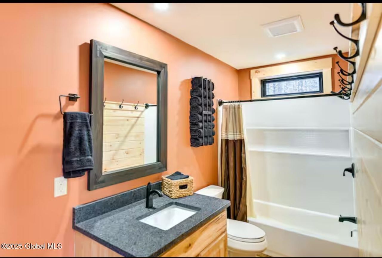 Gloversville, New York, 12078, United States, 2 Bedrooms Bedrooms, ,1 BathroomBathrooms,Residential,For Sale,1876319