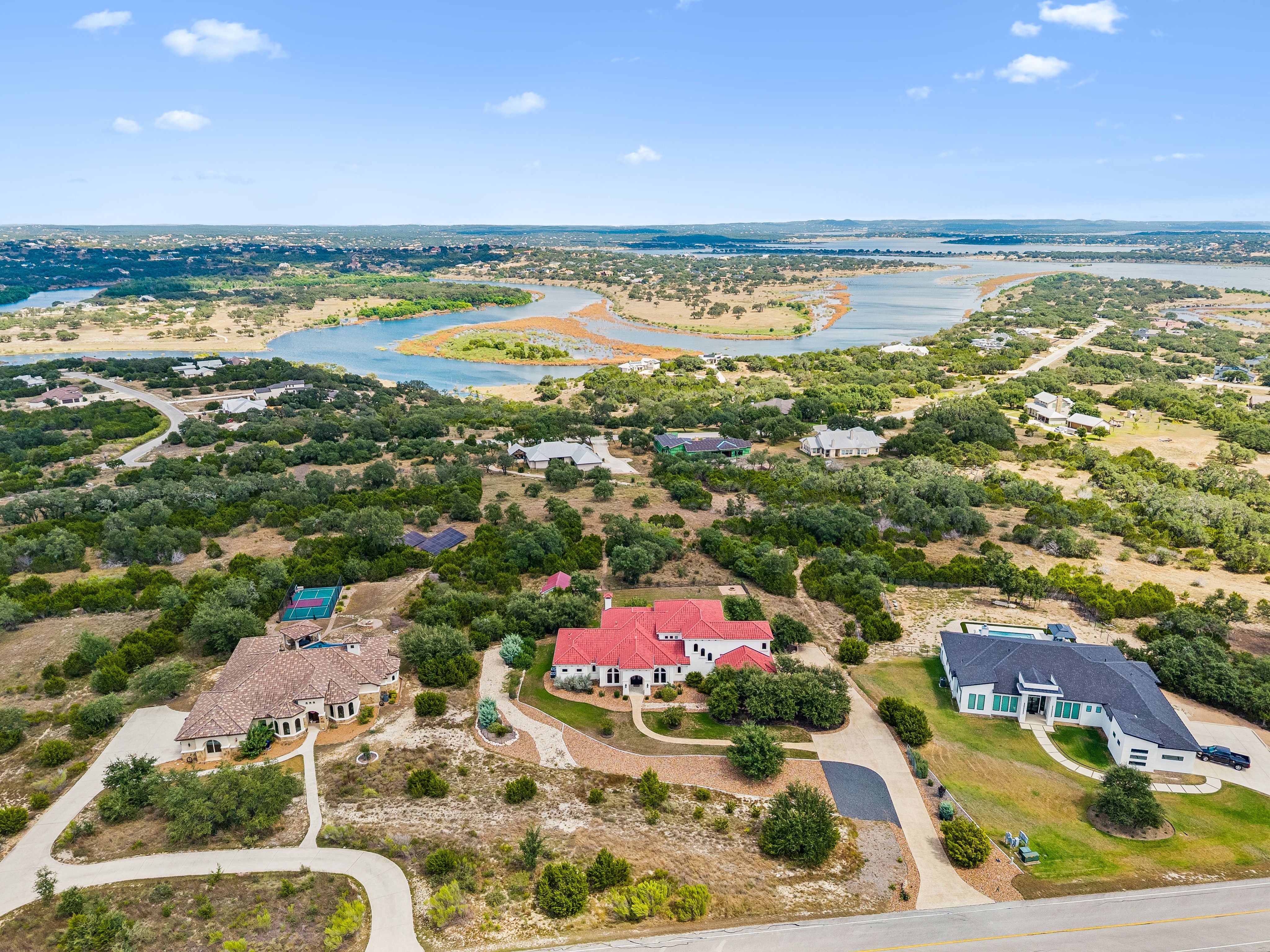  Elevated Living in Lakeview Ridge Estate - 物件實景