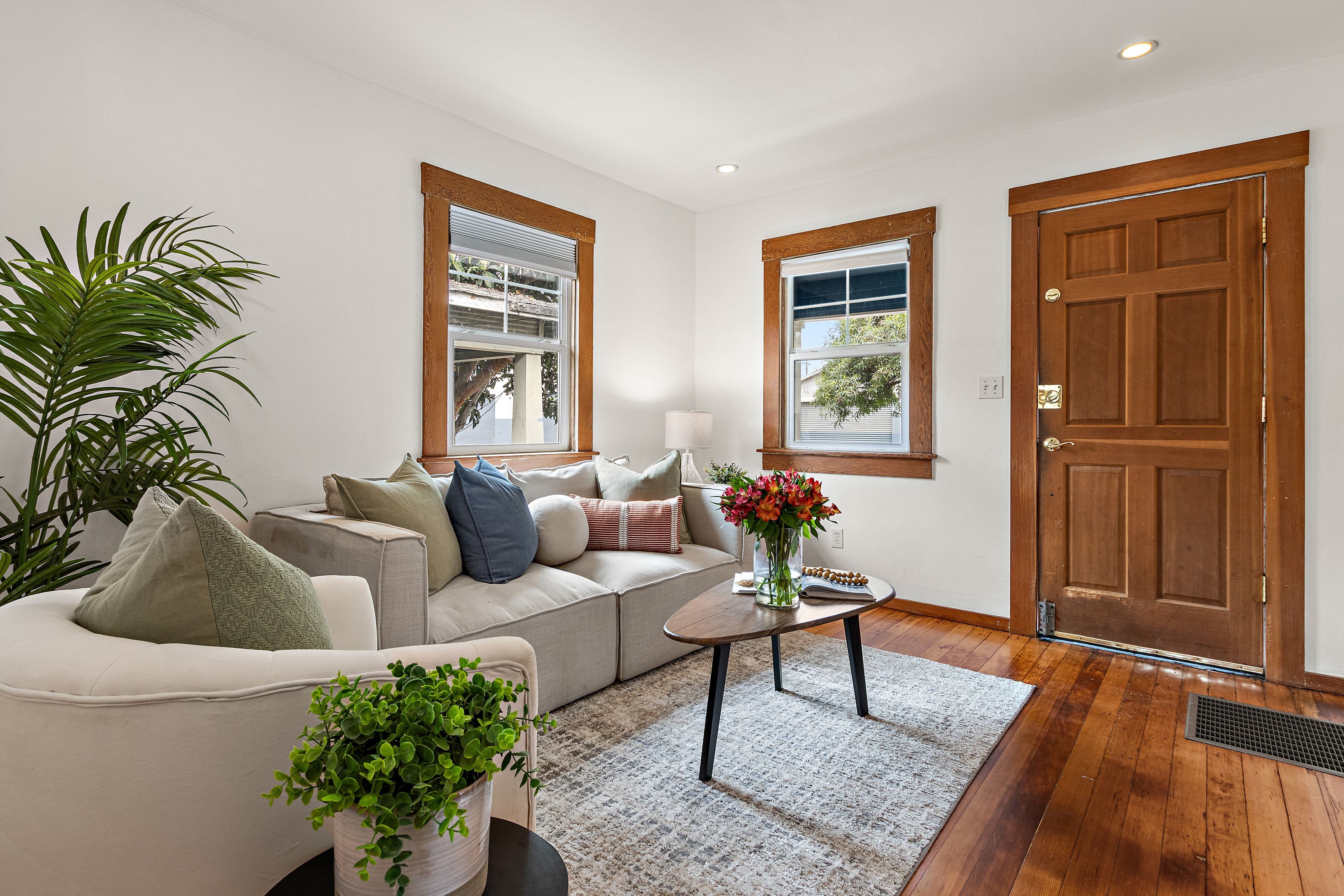  A Storybook North Oakland Cottage Offering Charm, Character, and Potential - 物件實景