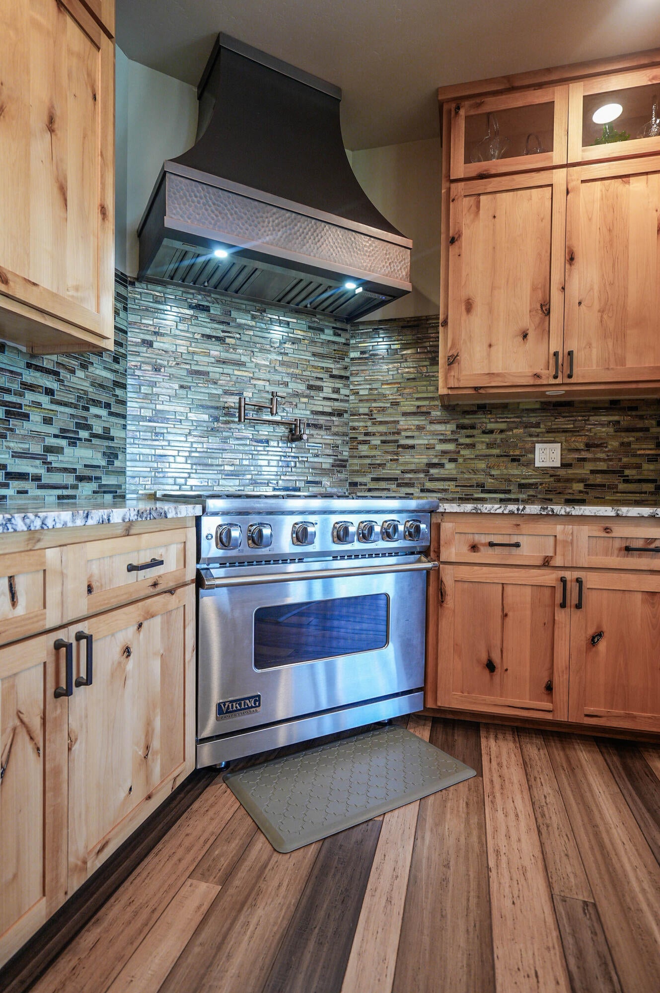 Klamath Falls, Oregon, 97601, United States, 3 Bedrooms Bedrooms, ,4 BathroomsBathrooms,Residential,For Sale,1940970