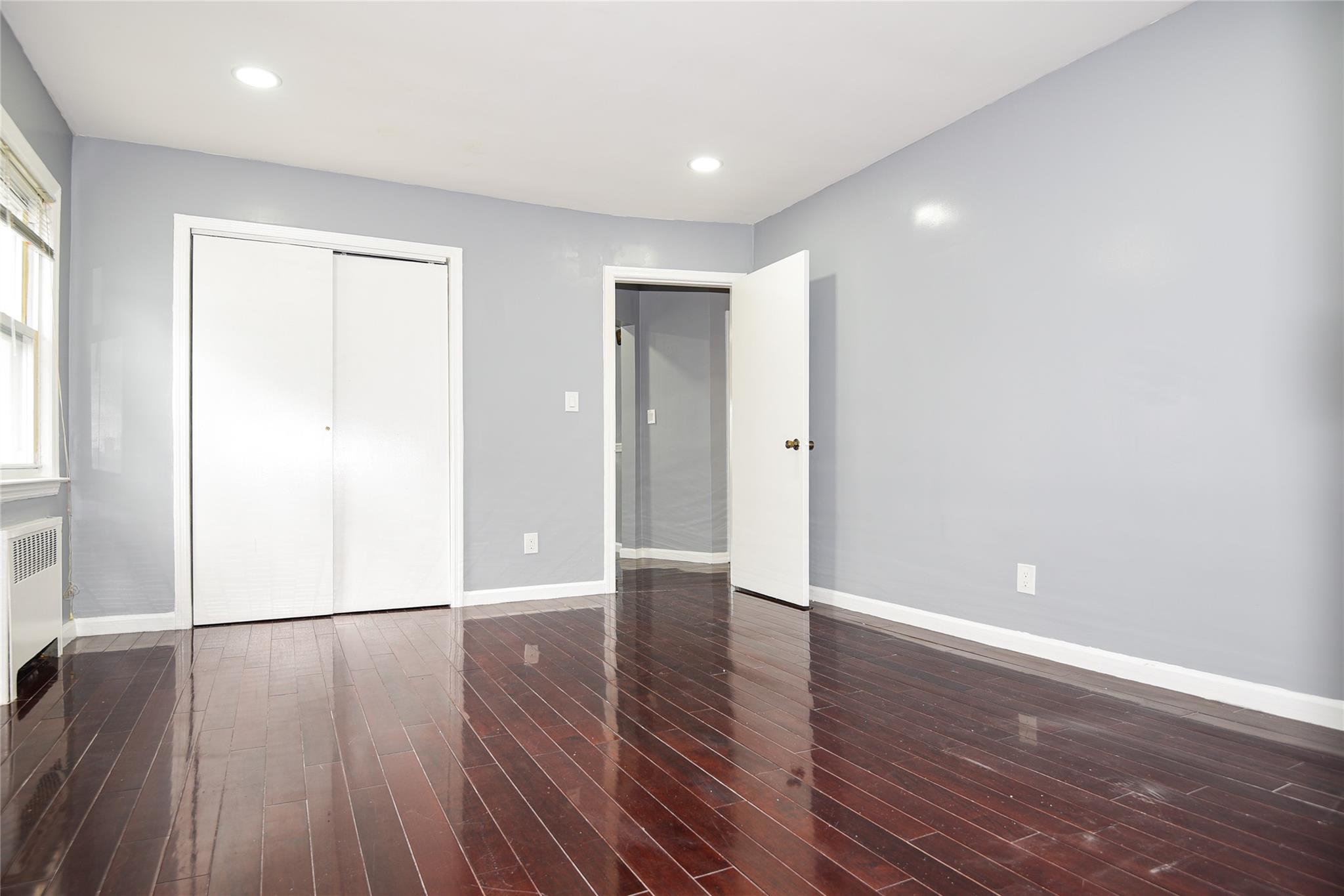 New Hyde Park, New York, 11040, United States, 4 Bedrooms Bedrooms, ,3 BathroomsBathrooms,Residential,For Sale,1903890