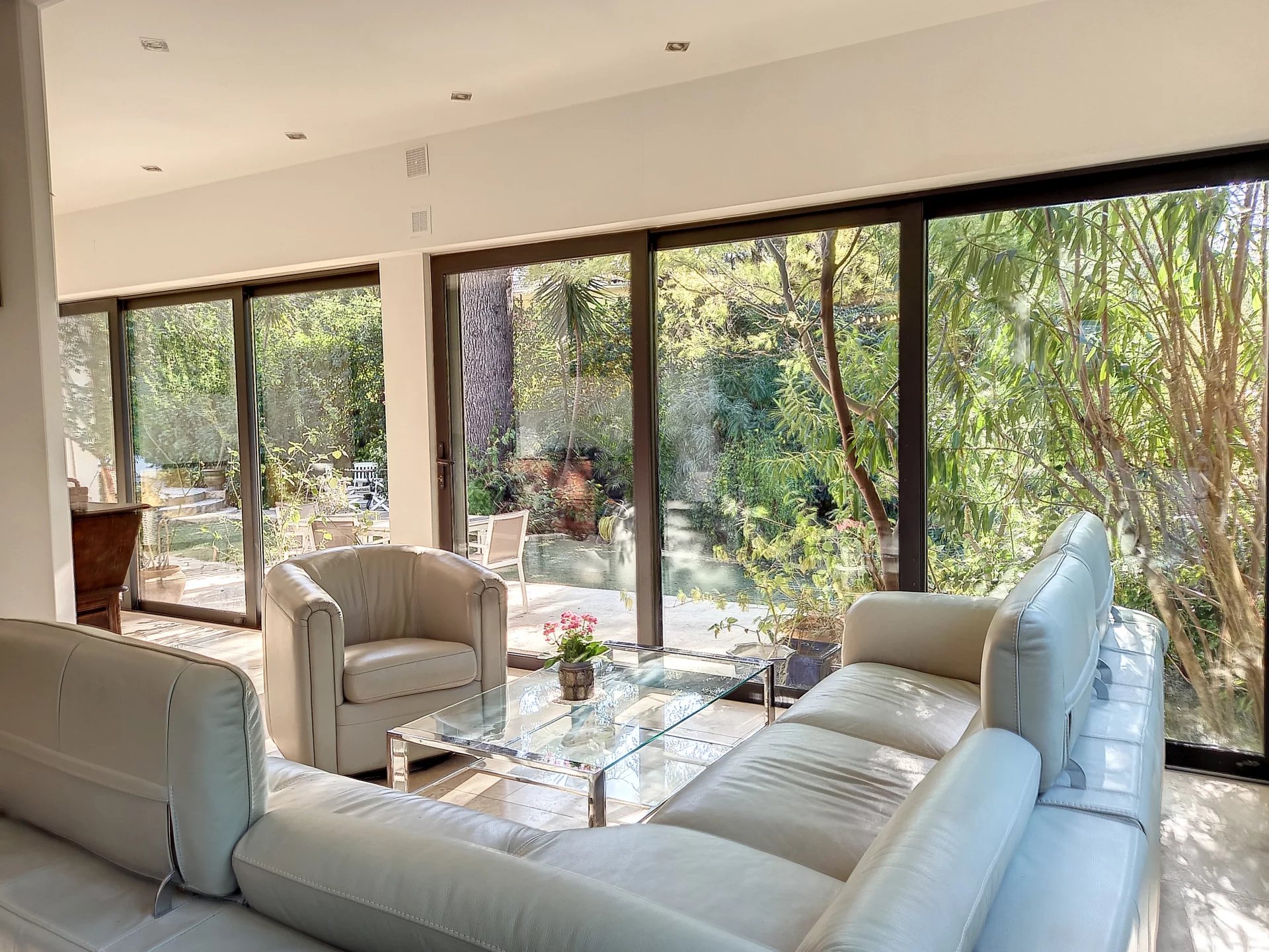 Cannes, Provence-Alpes-Côte d’Azur, 06400, FR, 4 Bedrooms Bedrooms, ,2 BathroomsBathrooms,Residential,For Sale,1294764