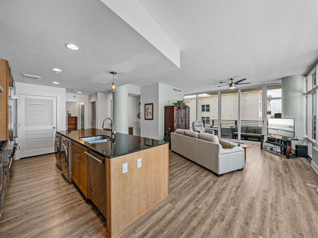 Tampa, Florida, 33602, United States, 1 Bedroom Bedrooms, ,2 BathroomsBathrooms,Residential,For Sale,1807675