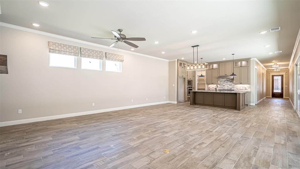 Granbury, Texas, 76048, United States, 3 Bedrooms Bedrooms, ,3 BathroomsBathrooms,Residential,For Sale,1996630