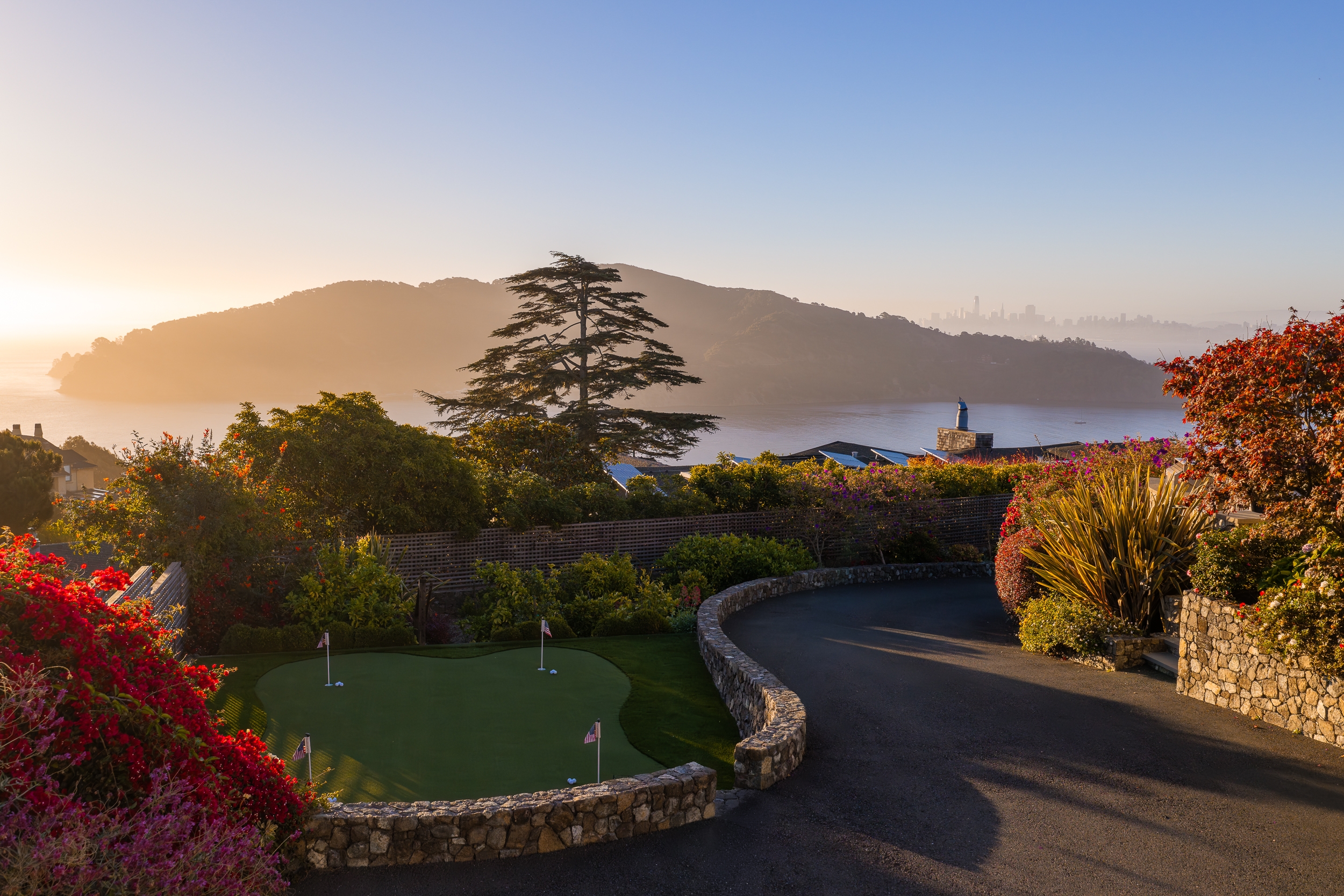  East Coast-Inspired Estate with Sweeping City, Bridge and Mount Tam Views - 物件實景