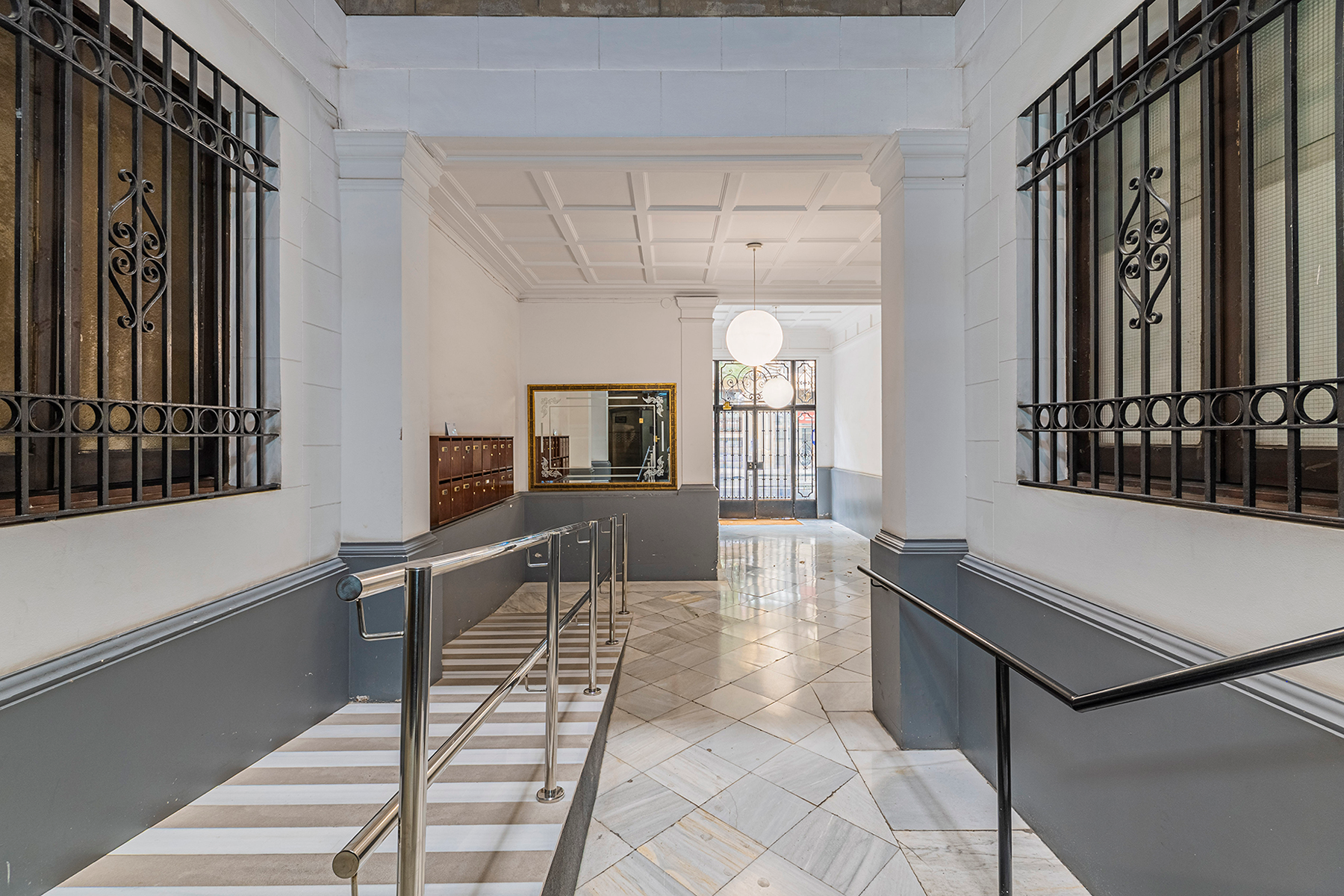  Renovated flat in historic building - L