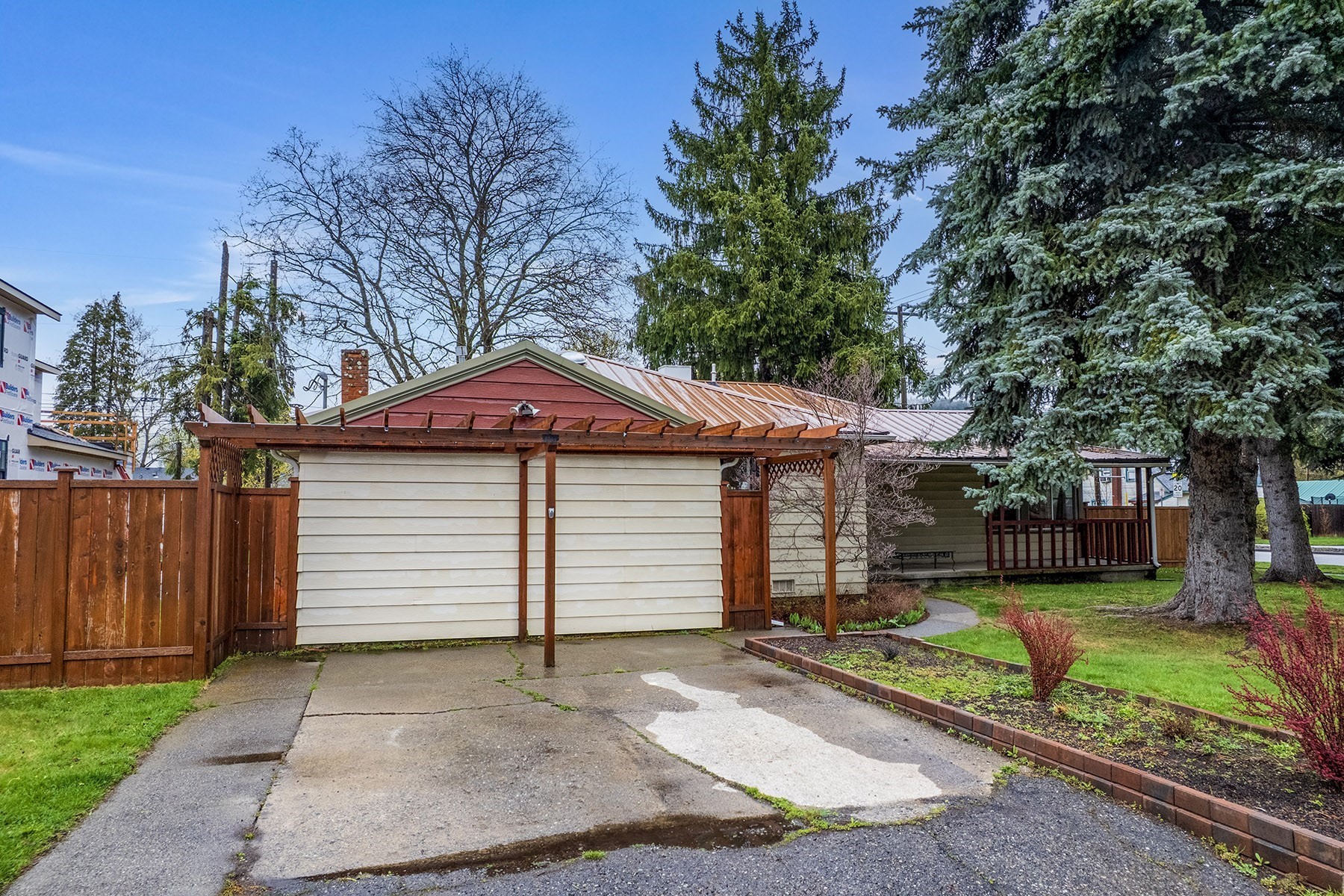  Your Porchlight in the Trees - 物件實景