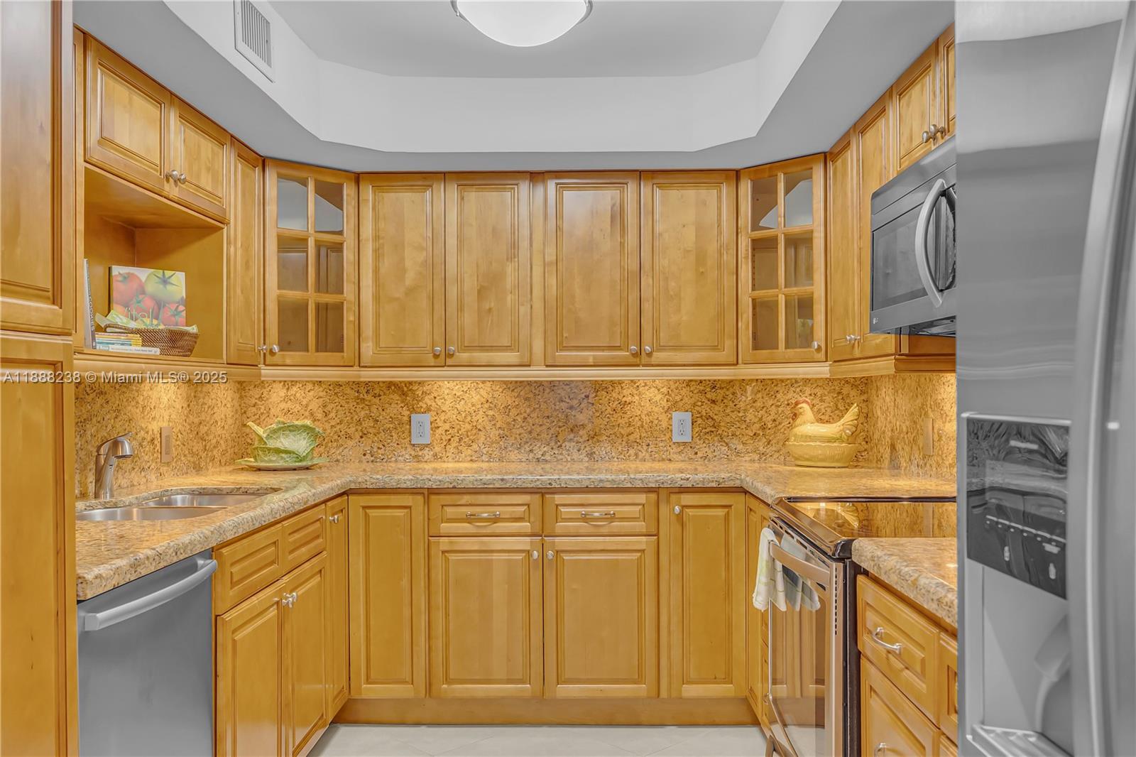 Coral Gables, Florida, 33134, United States, 2 Bedrooms Bedrooms, ,3 BathroomsBathrooms,Residential,For Sale,1987506