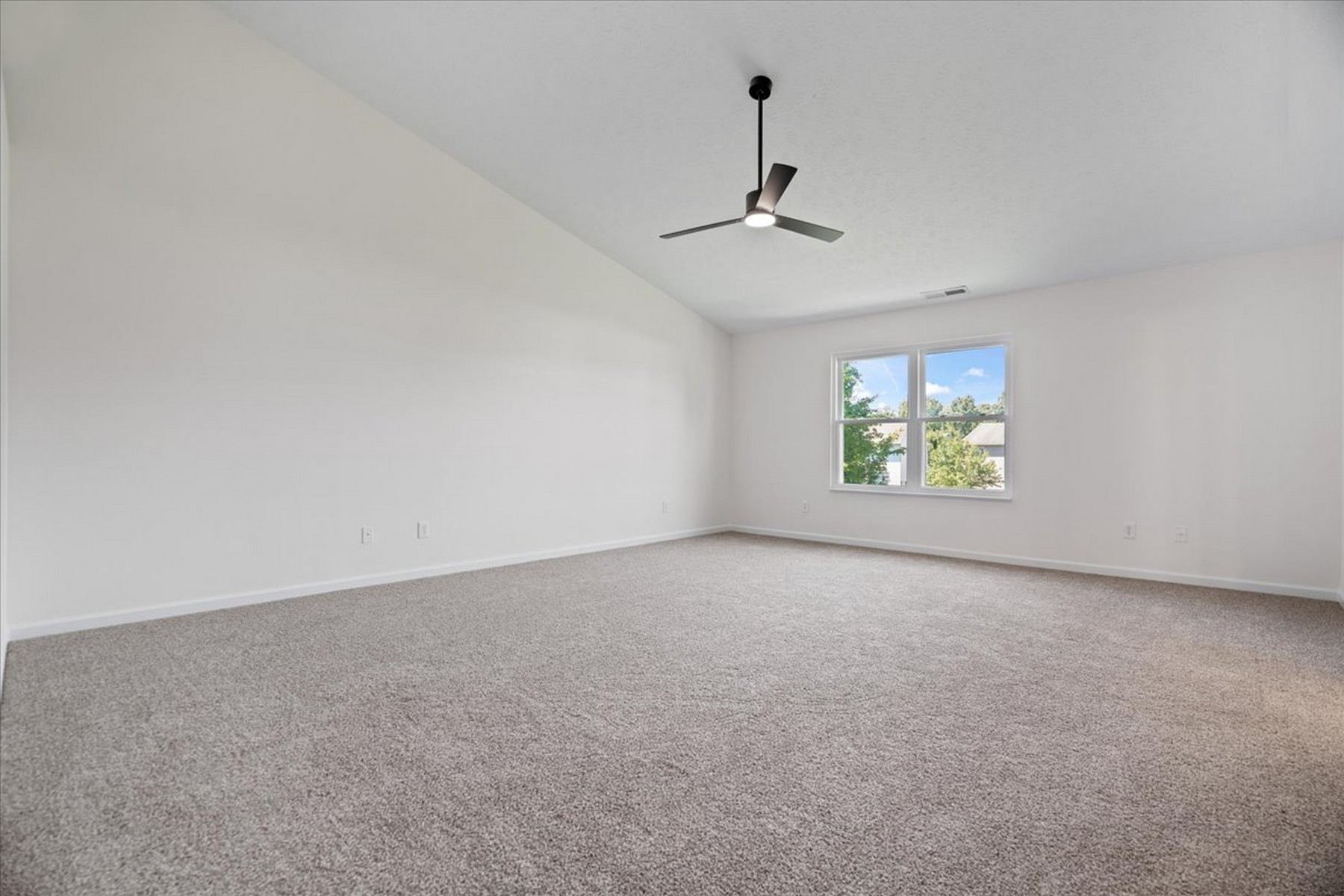  Completely Remodeled Four Bedroom Home on Oversized Lot - 物件實景