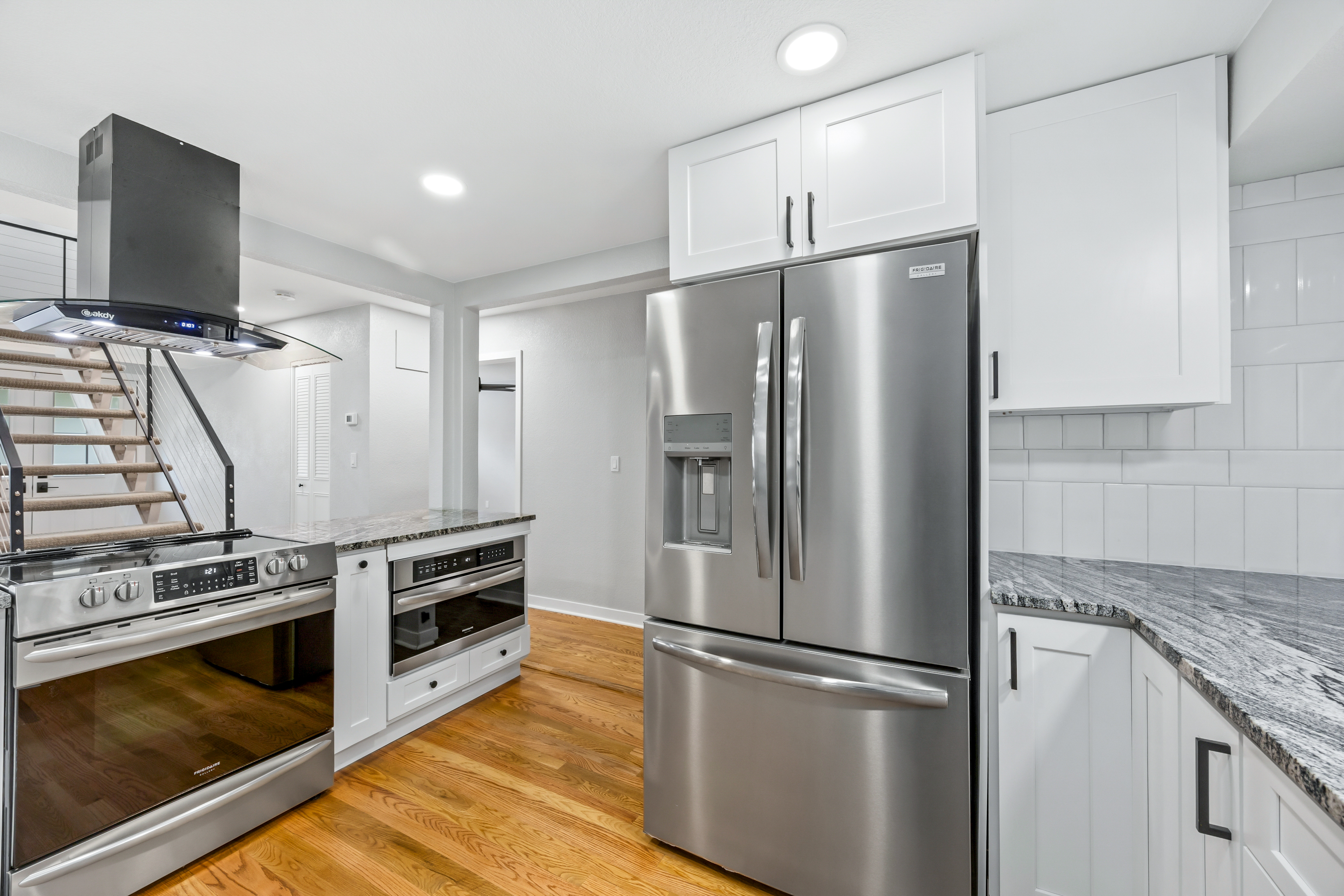  Beautifully renovated home in the desirable Three Fountains community - 物件實景